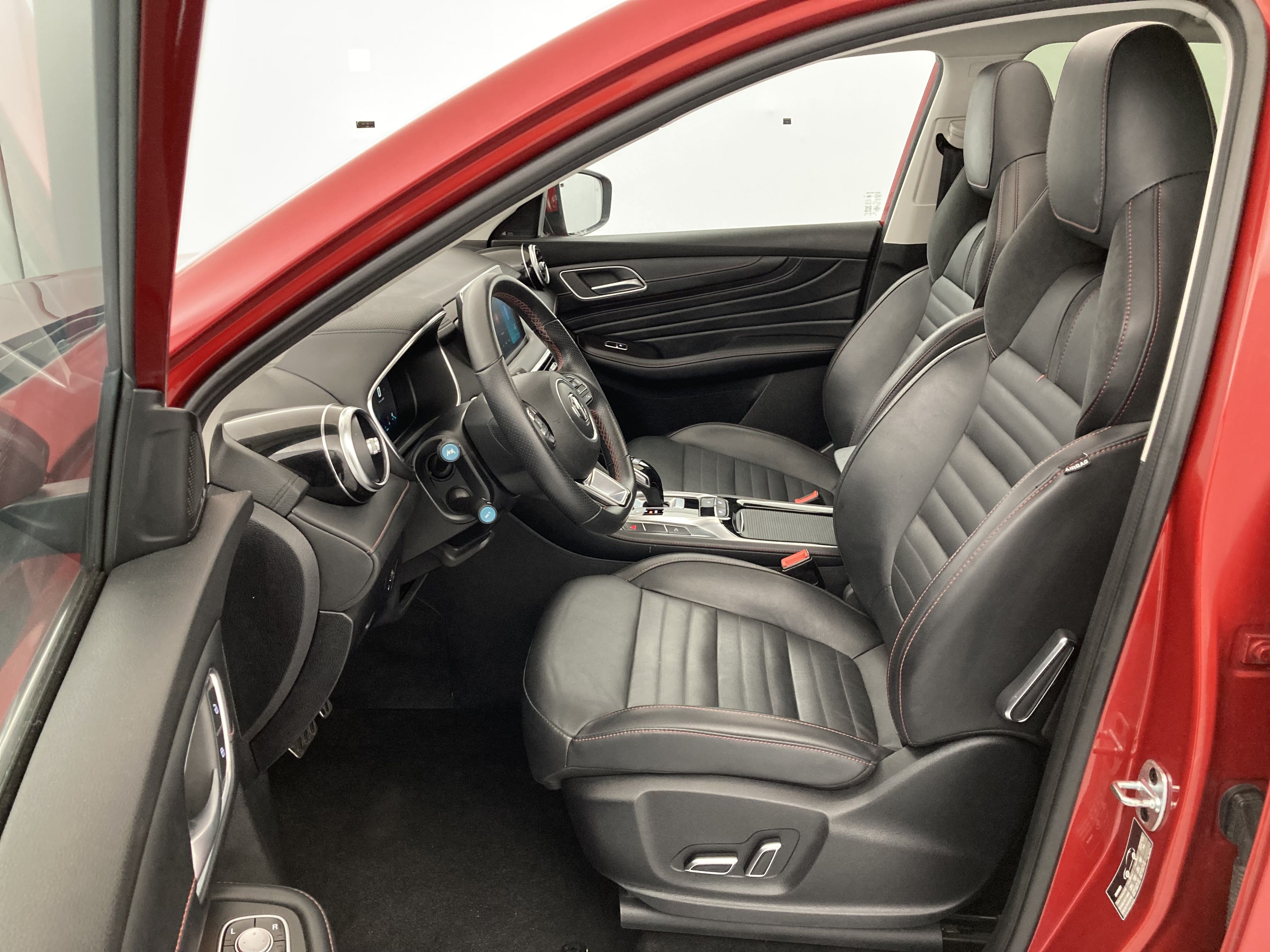 mg hs luxury 1.5 T-GDI 162 AT 2023 diamond red - rsj 19
