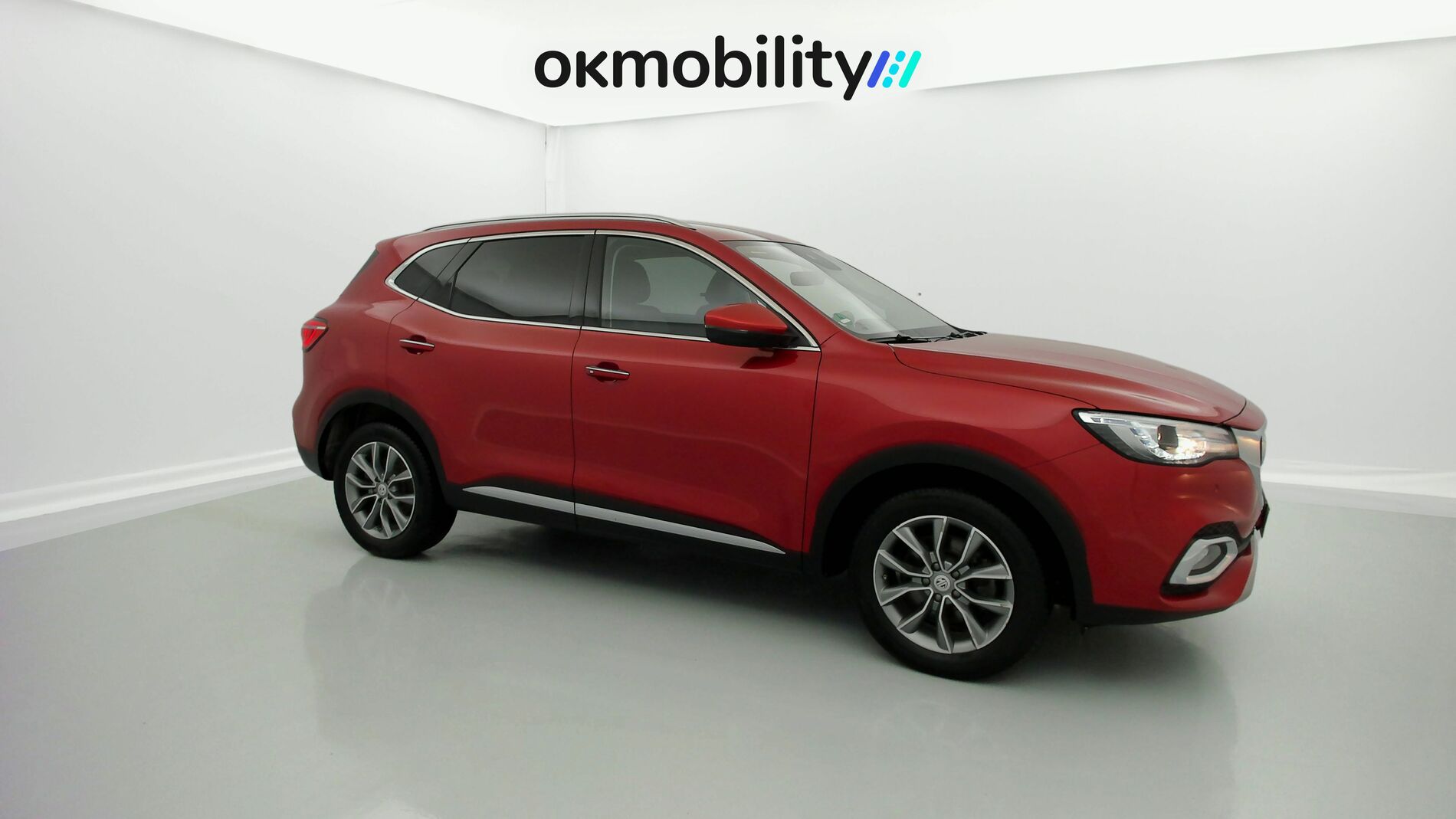 mg hs luxury 1.5 T-GDI 162 AT 2023 diamond red - rsj 2