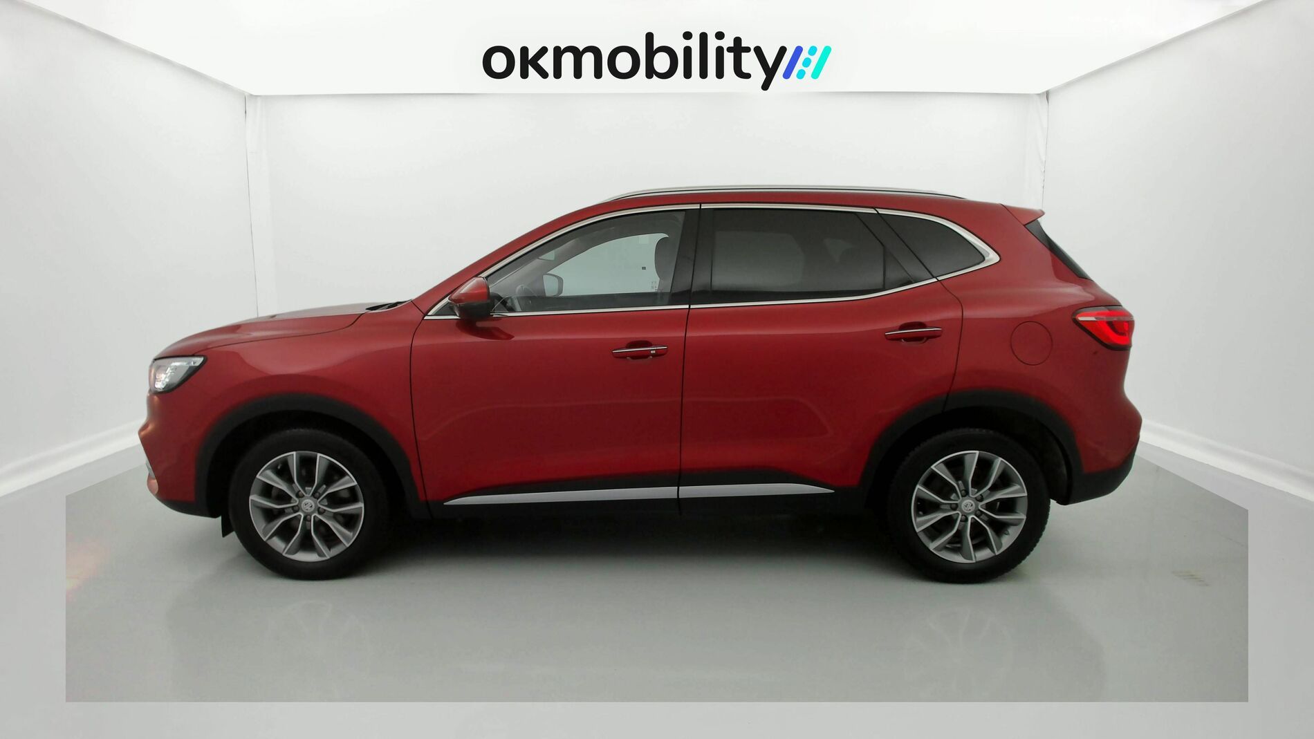 mg hs luxury 1.5 T-GDI 162 AT 2023 diamond red - rsj 8
