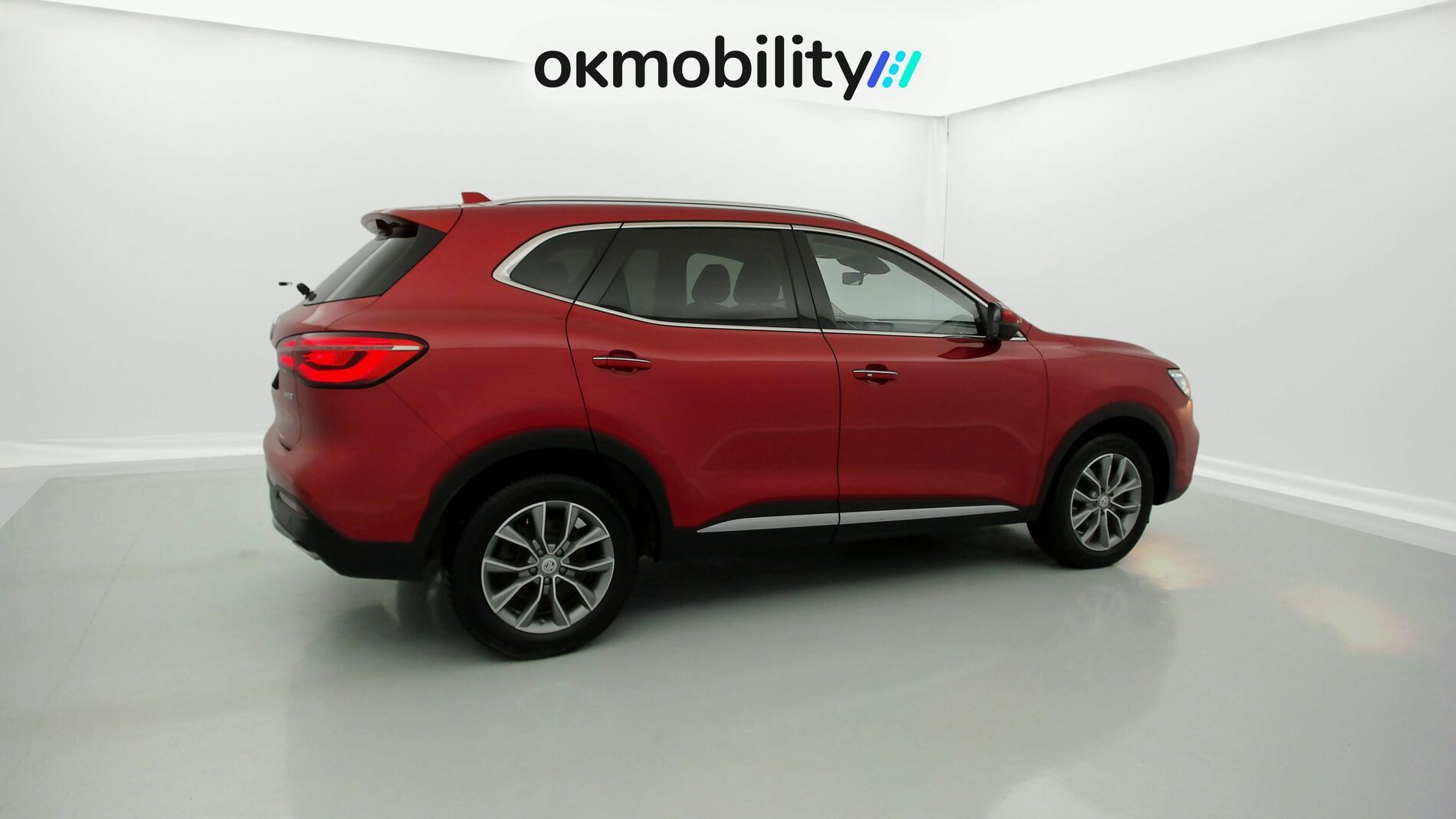 mg hs luxury 1.5 T-GDI 162 AT 2023 diamond red - rsj 13