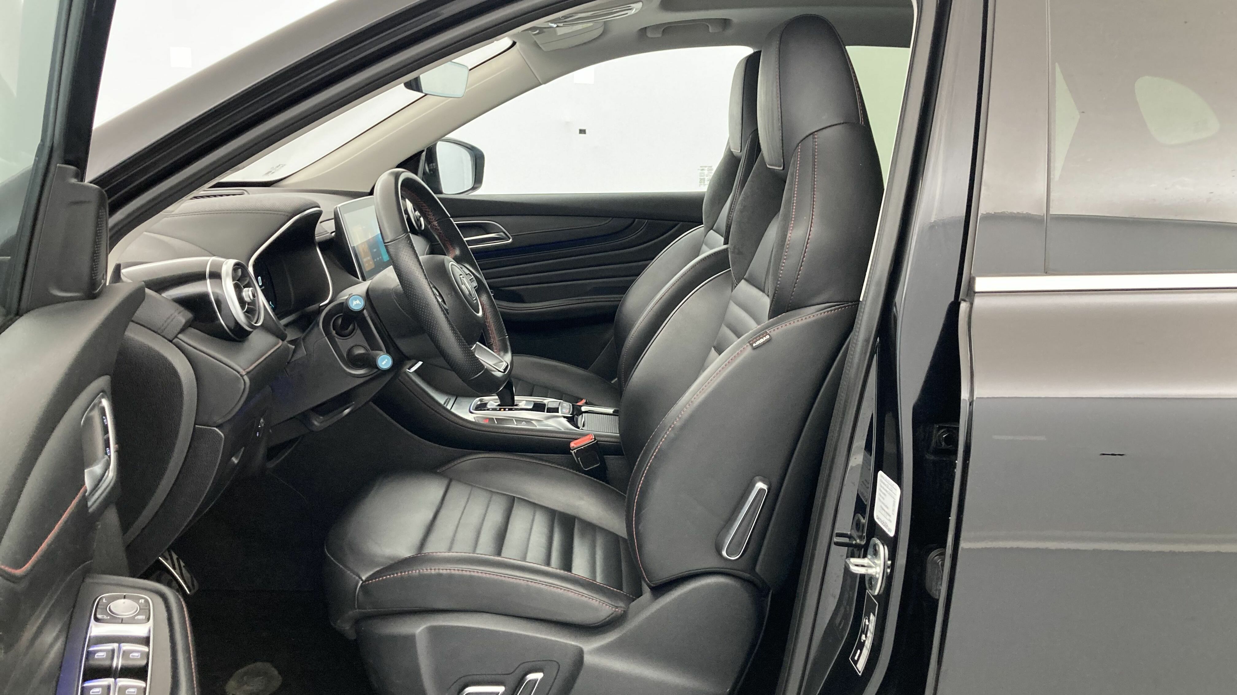 mg hs luxury 1.5 T-GDI 162 AT 2023 pebble black - pbc 15