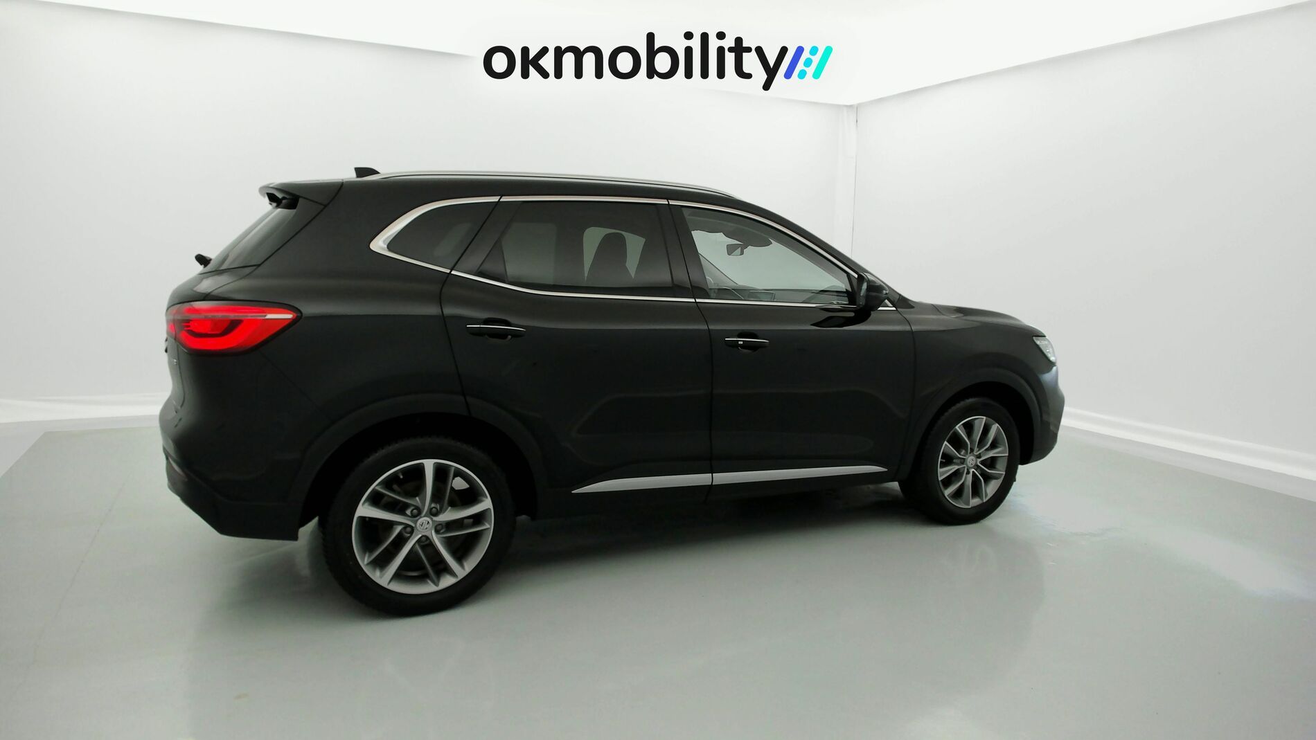 mg hs luxury 1.5 T-GDI 162 AT 2023 pebble black - pbc 13
