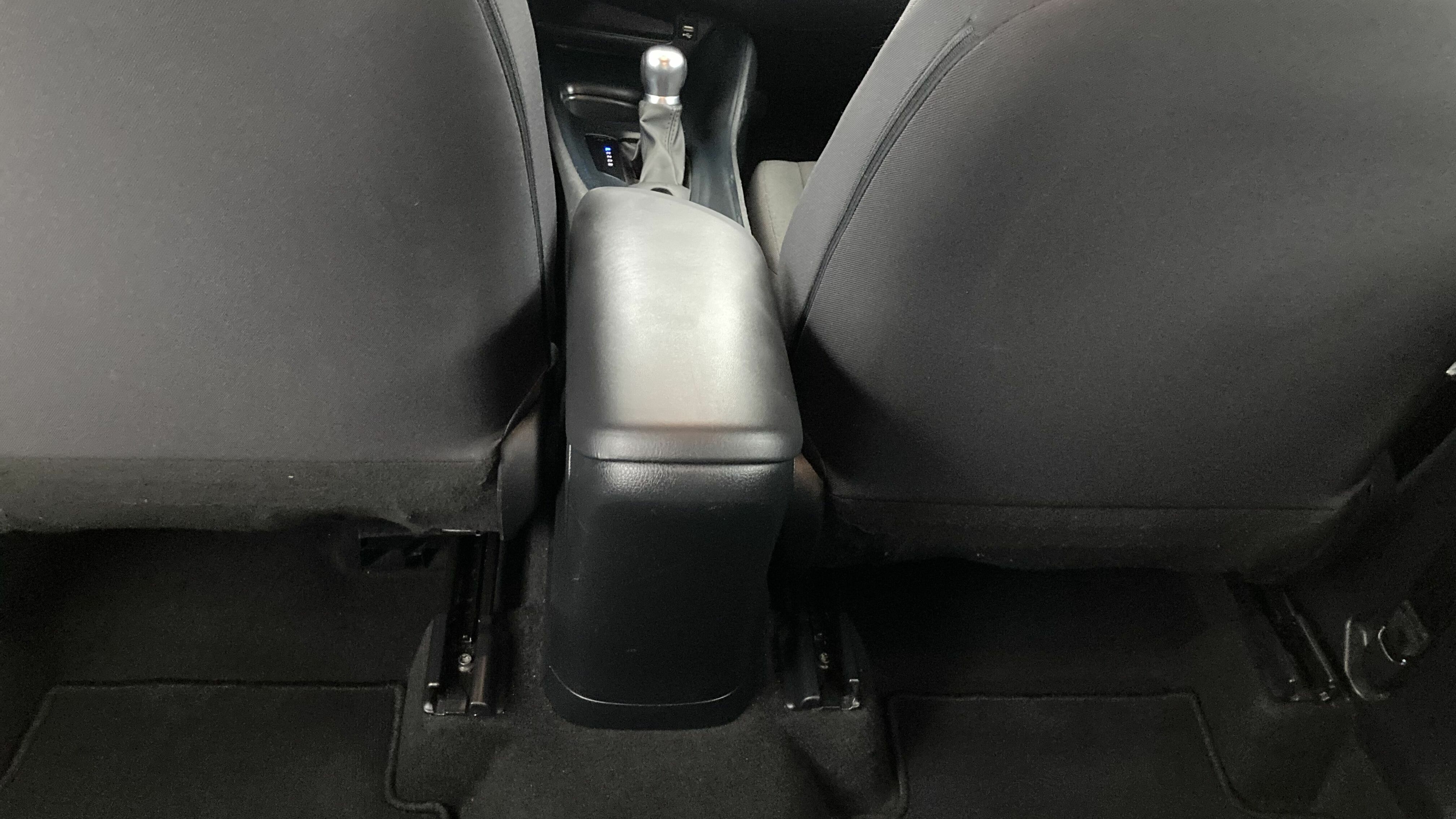 toyota c-hr business edition 1.8 E-CVT 125H 2023 schneeweiss 23