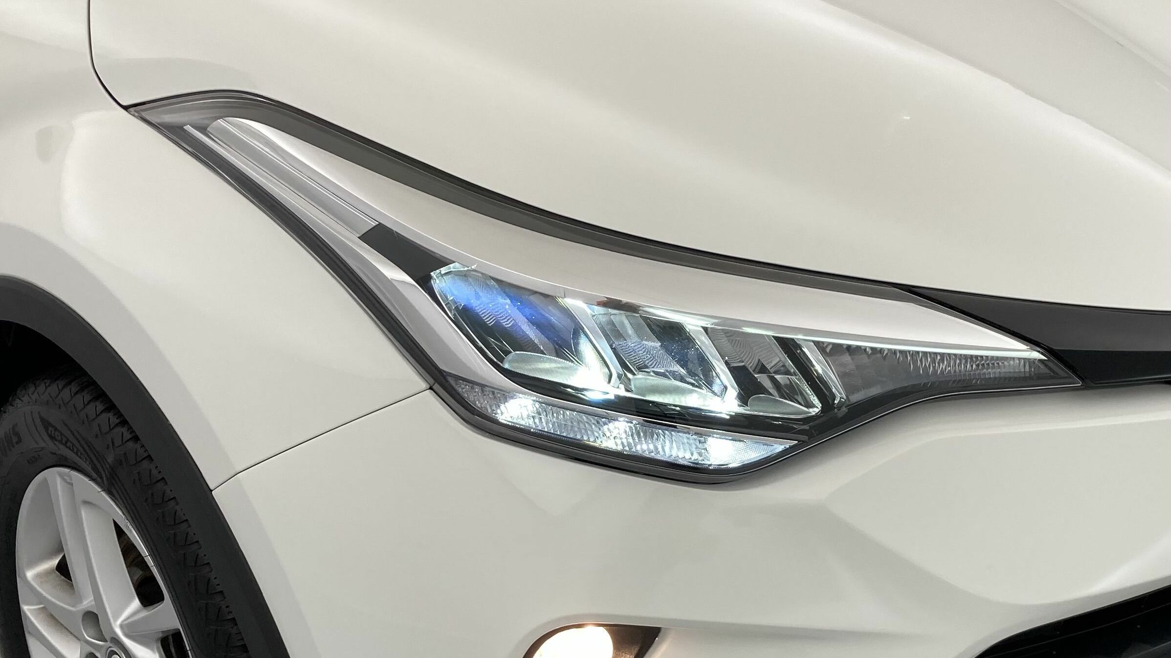 toyota c-hr business edition 1.8 E-CVT 125H 2023 schneeweiss 30