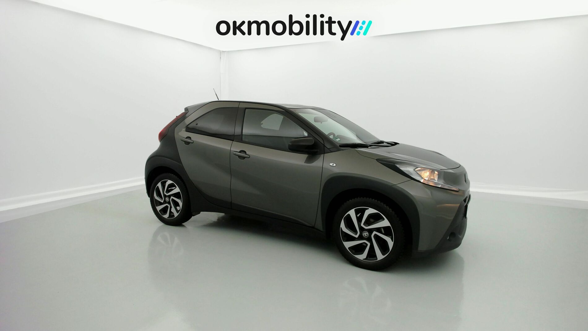 toyota aygo x pulse 1.0 VVT-I 72 2023 cardamon green / black 2