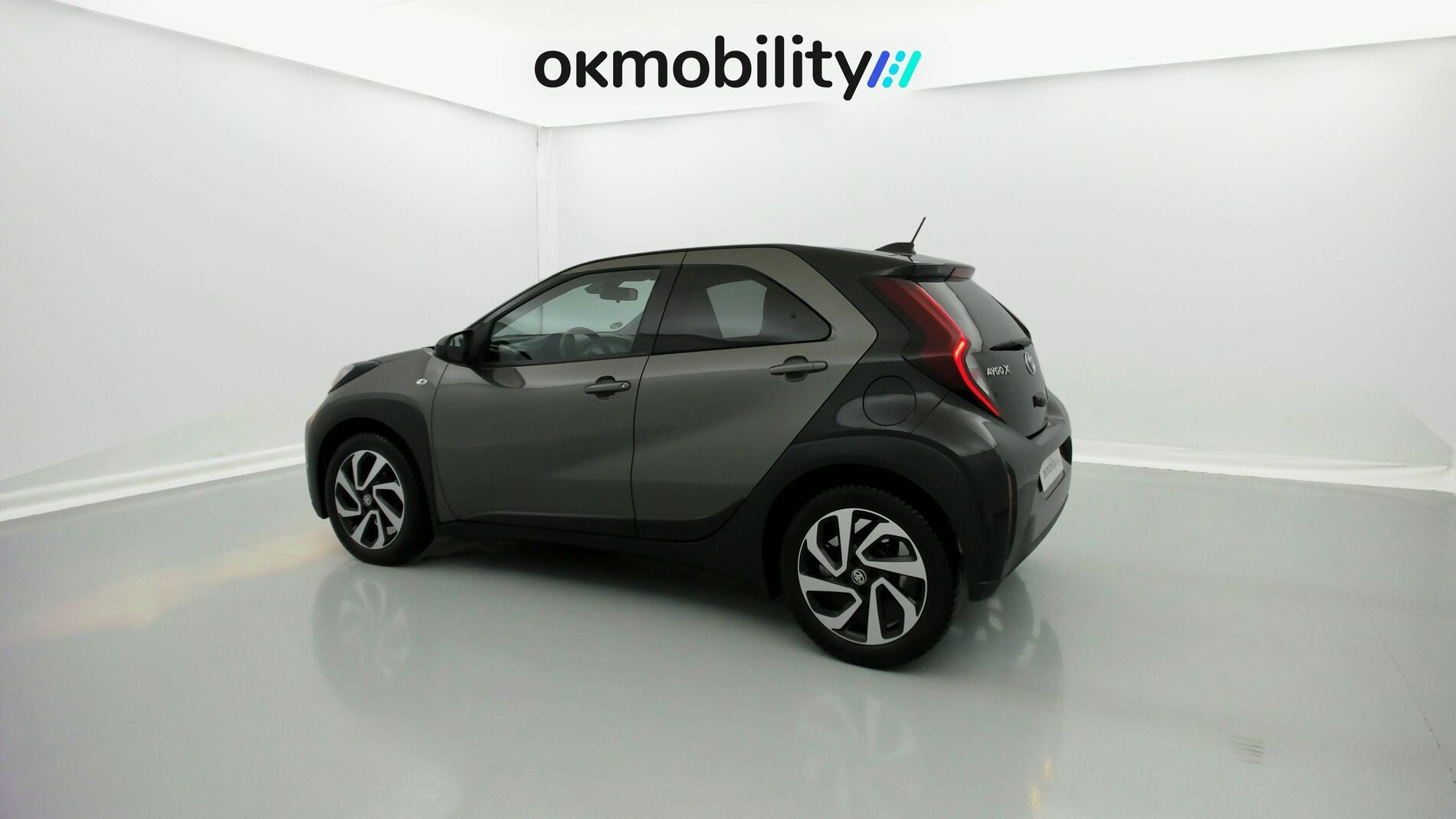 toyota aygo x pulse 1.0 VVT-I 72 2023 cardamon green / black 8