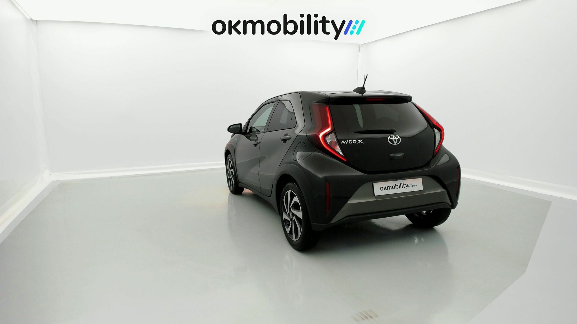 toyota aygo x pulse 1.0 VVT-I 72 2023 cardamon green / black 9