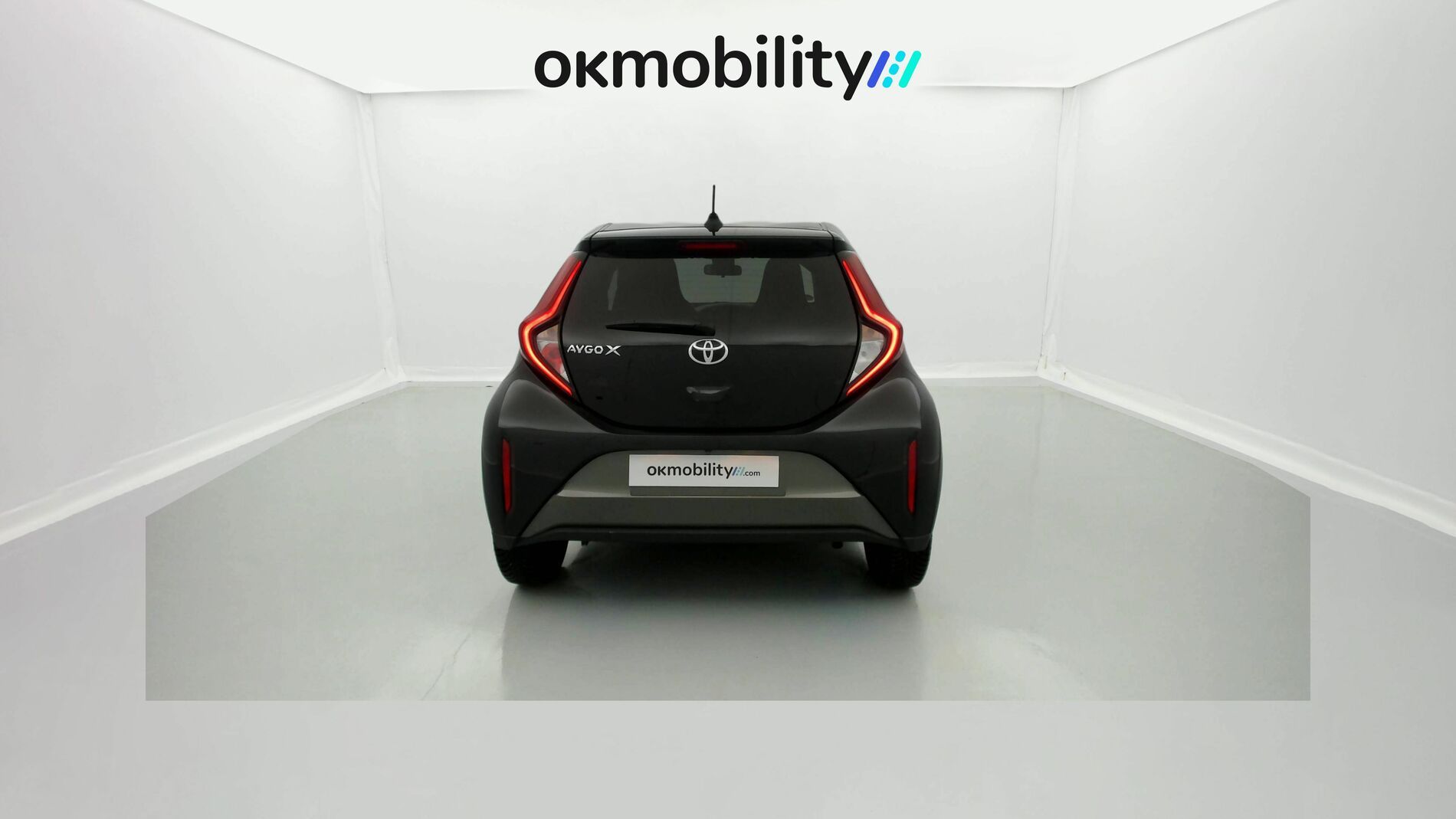 toyota aygo x pulse 1.0 VVT-I 72 2023 cardamon green / black 10