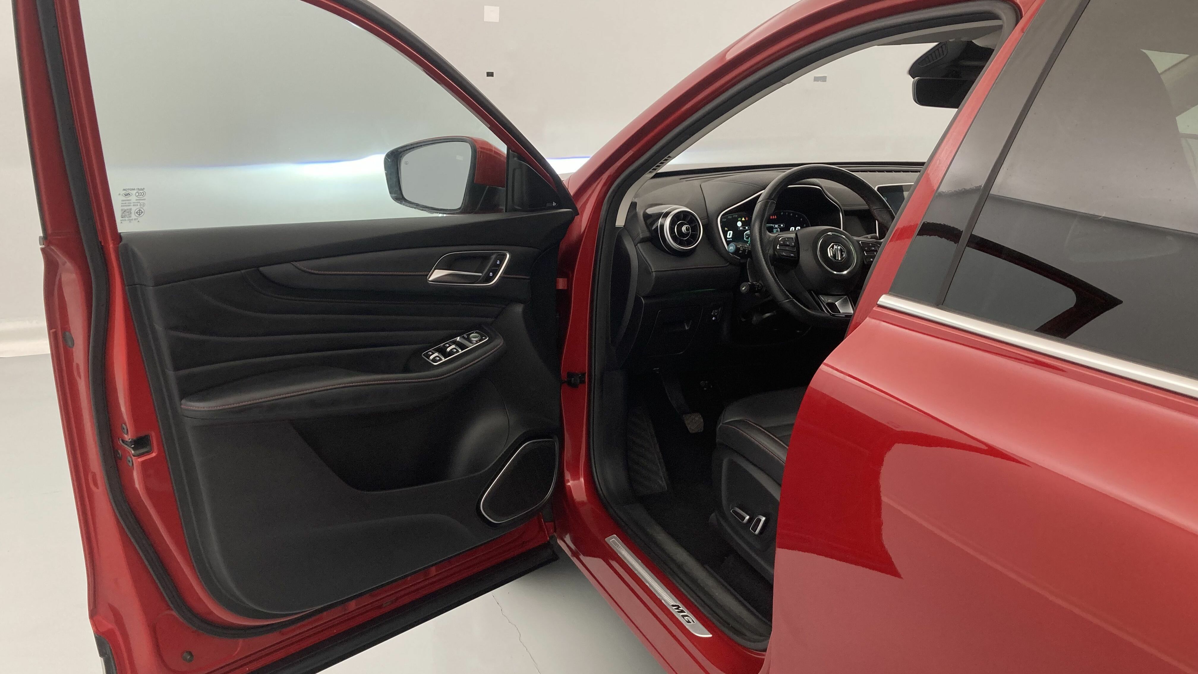 mg hs luxury 1.5 T-GDI 162 2023 diamond red - rsj 12