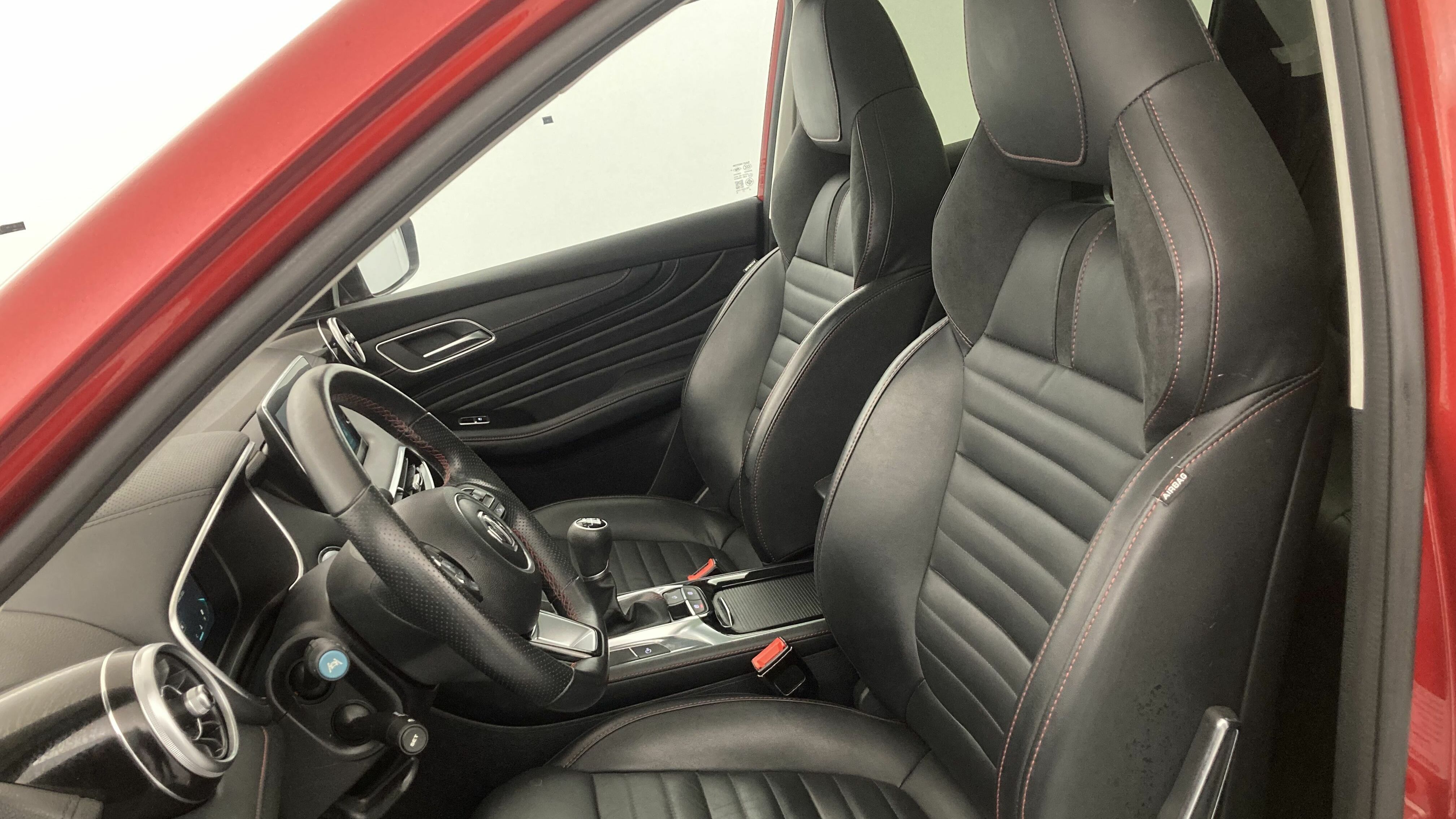 mg hs luxury 1.5 T-GDI 162 2023 diamond red - rsj 13