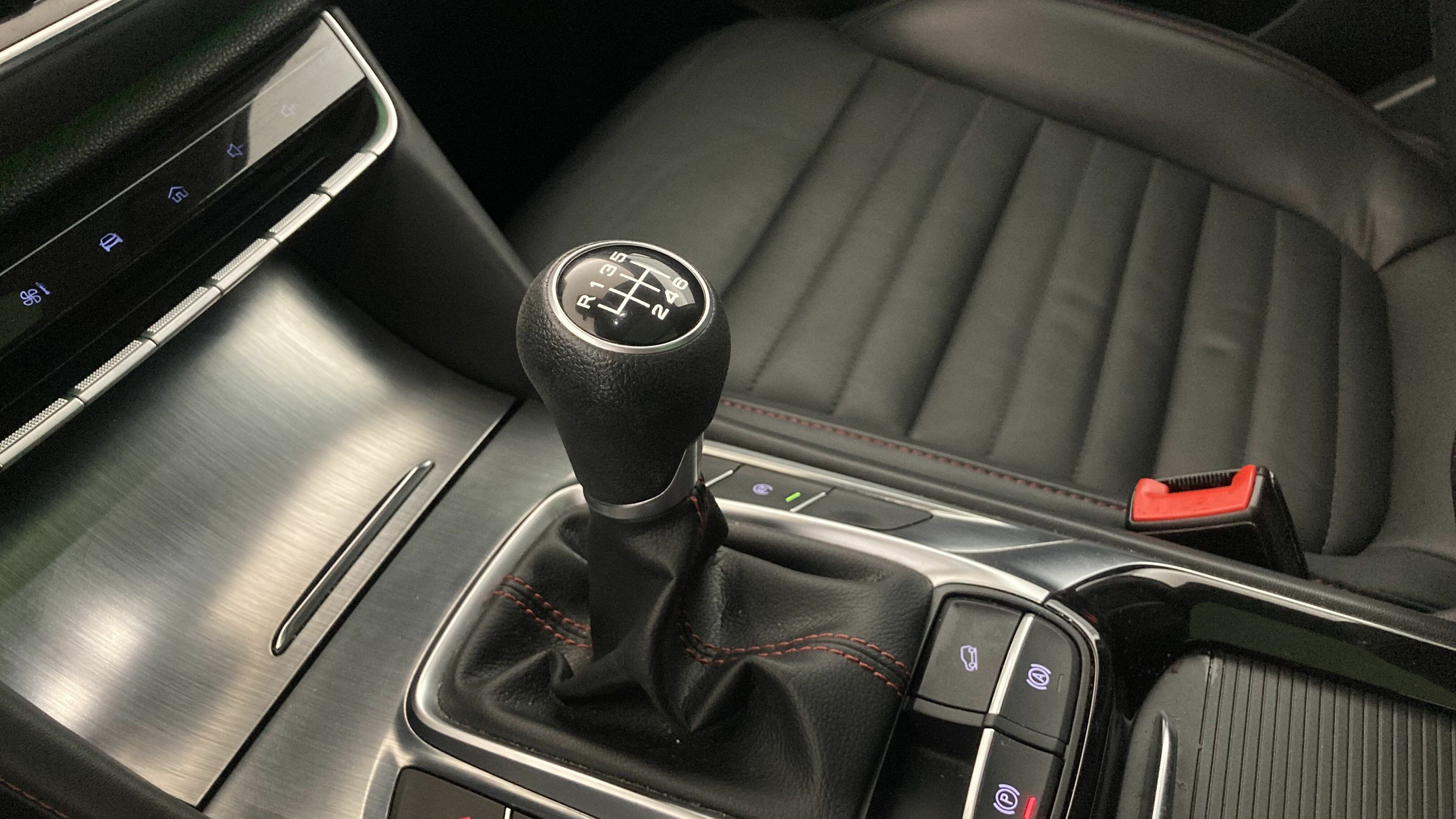 mg hs luxury 1.5 T-GDI 162 2023 diamond red - rsj 19