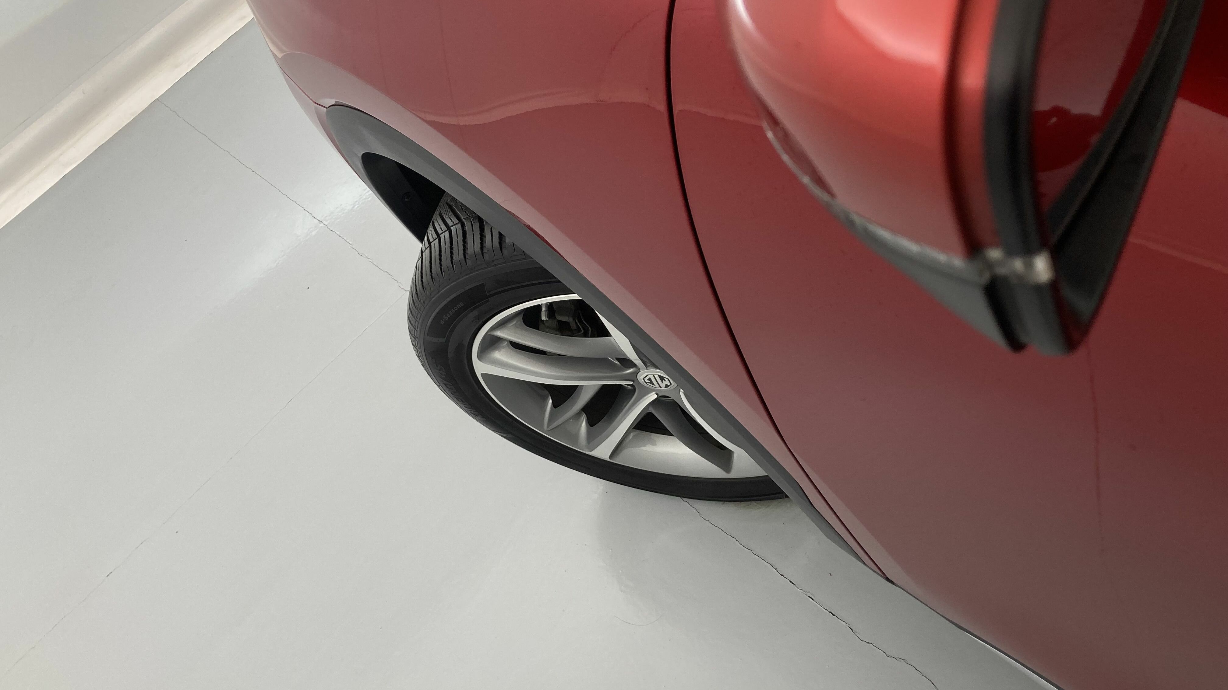 mg hs luxury 1.5 T-GDI 162 2023 diamond red - rsj 27