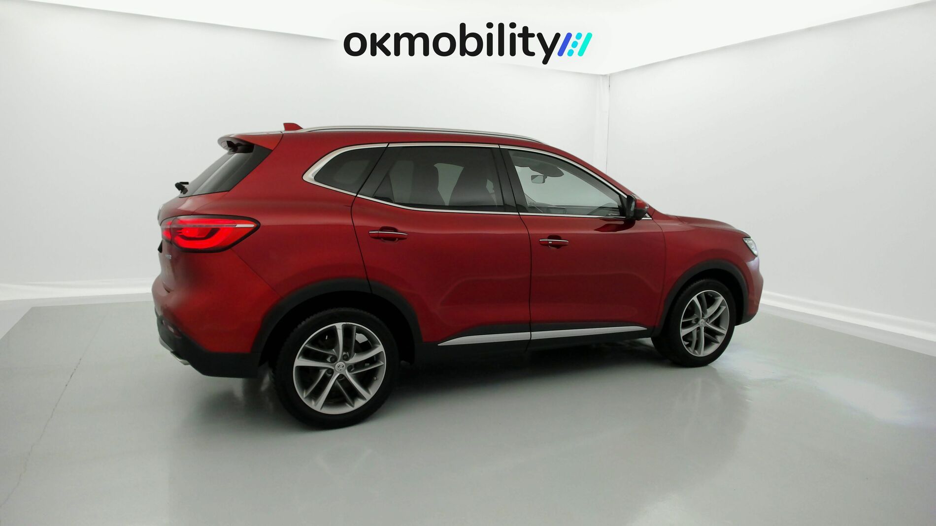 mg hs luxury 1.5 T-GDI 162 2023 diamond red - rsj 11