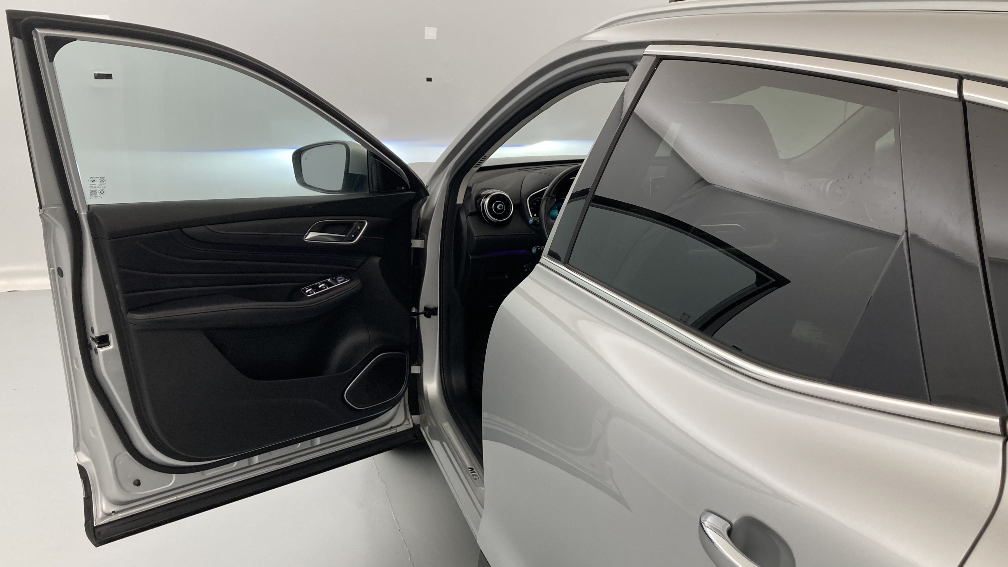 mg hs luxury 1.5 T-GDI 162 AT 2023 medal silver - ssa 19