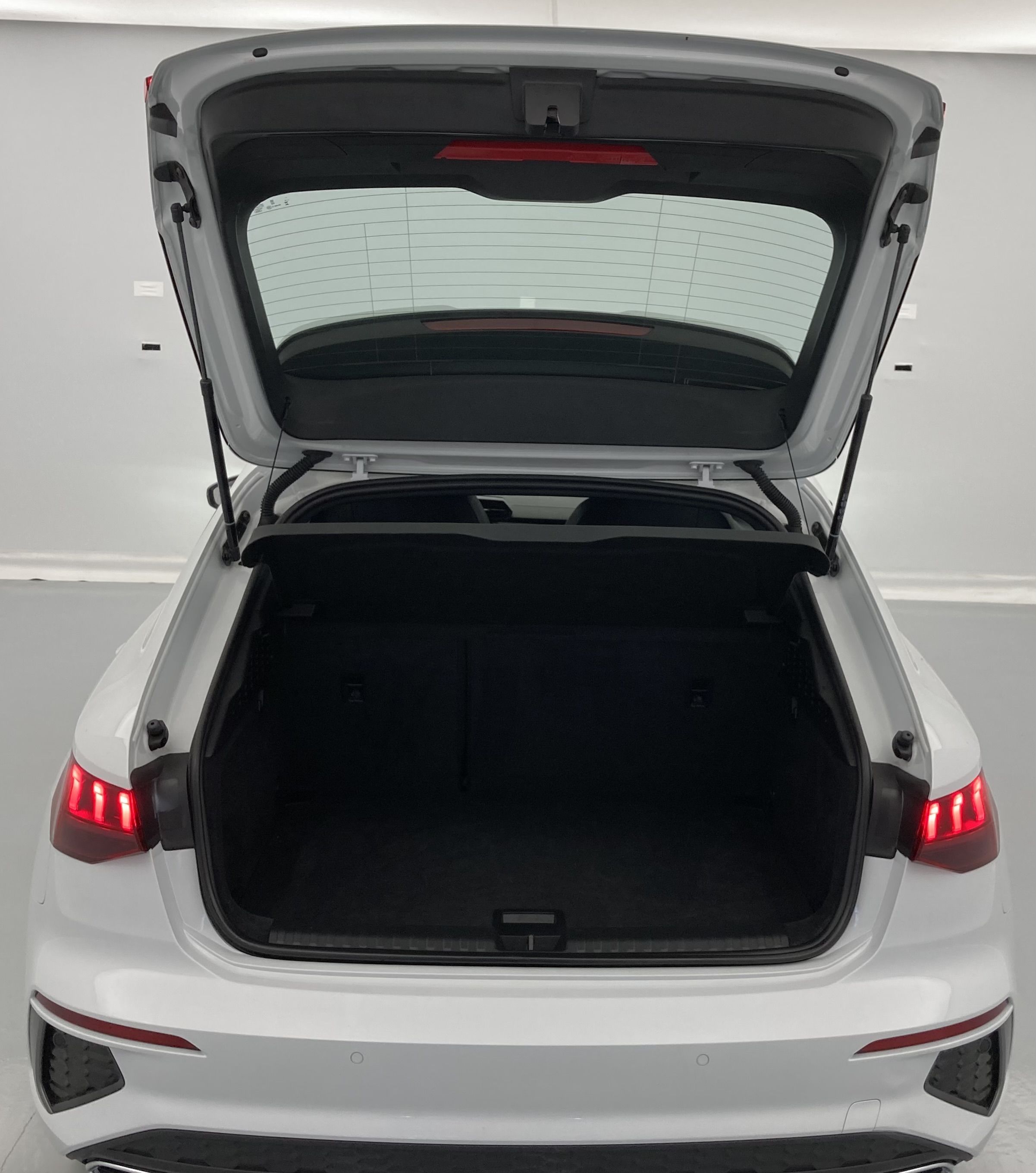 audi a3 sportback s line 35 TFSI 150 STRONIC 2024 gletscherweiss metallic 26