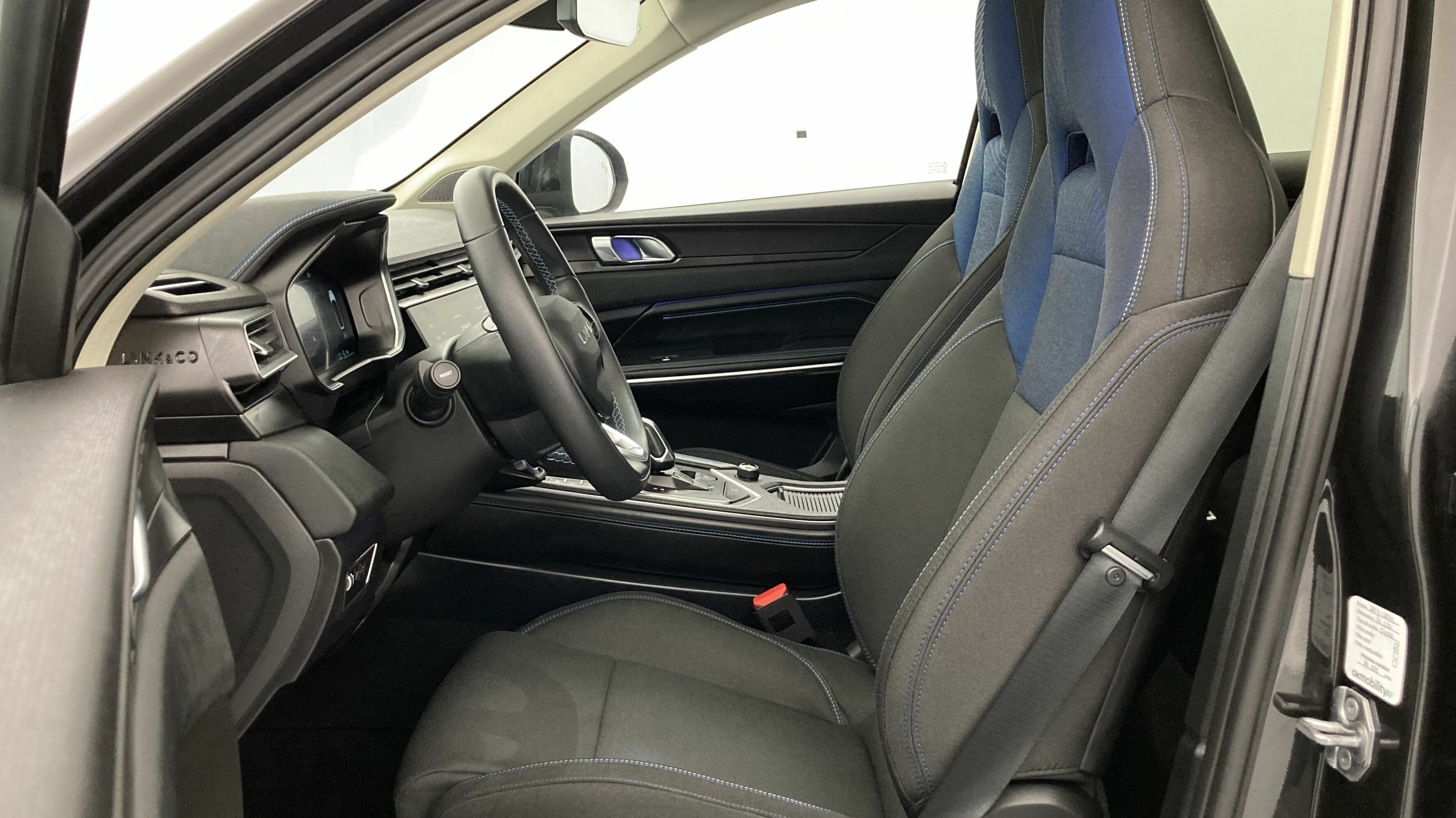 lynk&co 1 nv 1.5 PHEV 261 2022 black 9