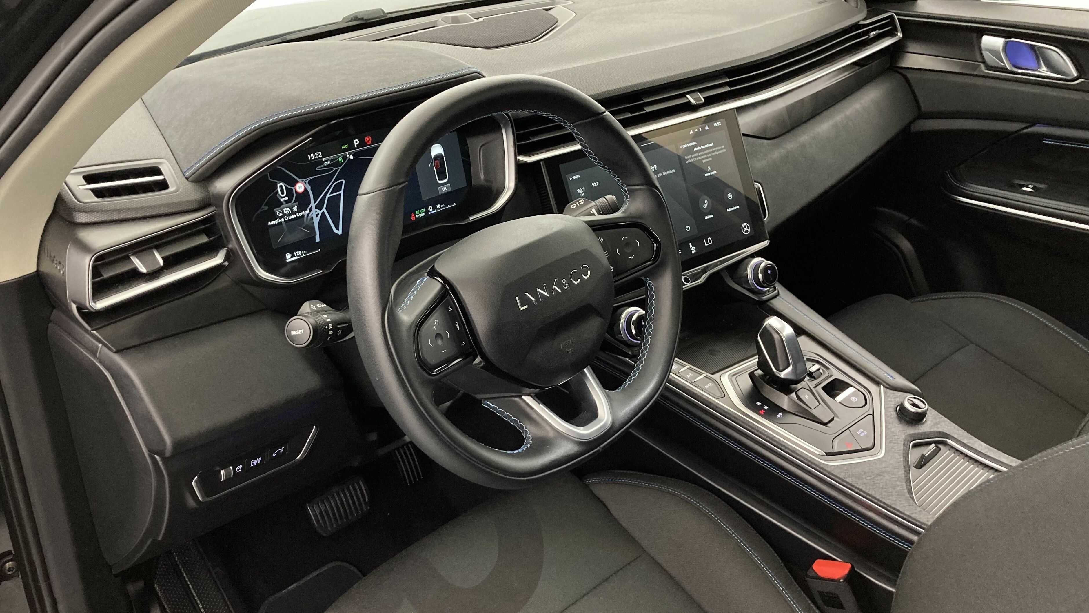 lynk&co 1 nv 1.5 PHEV 261 2022 black 10
