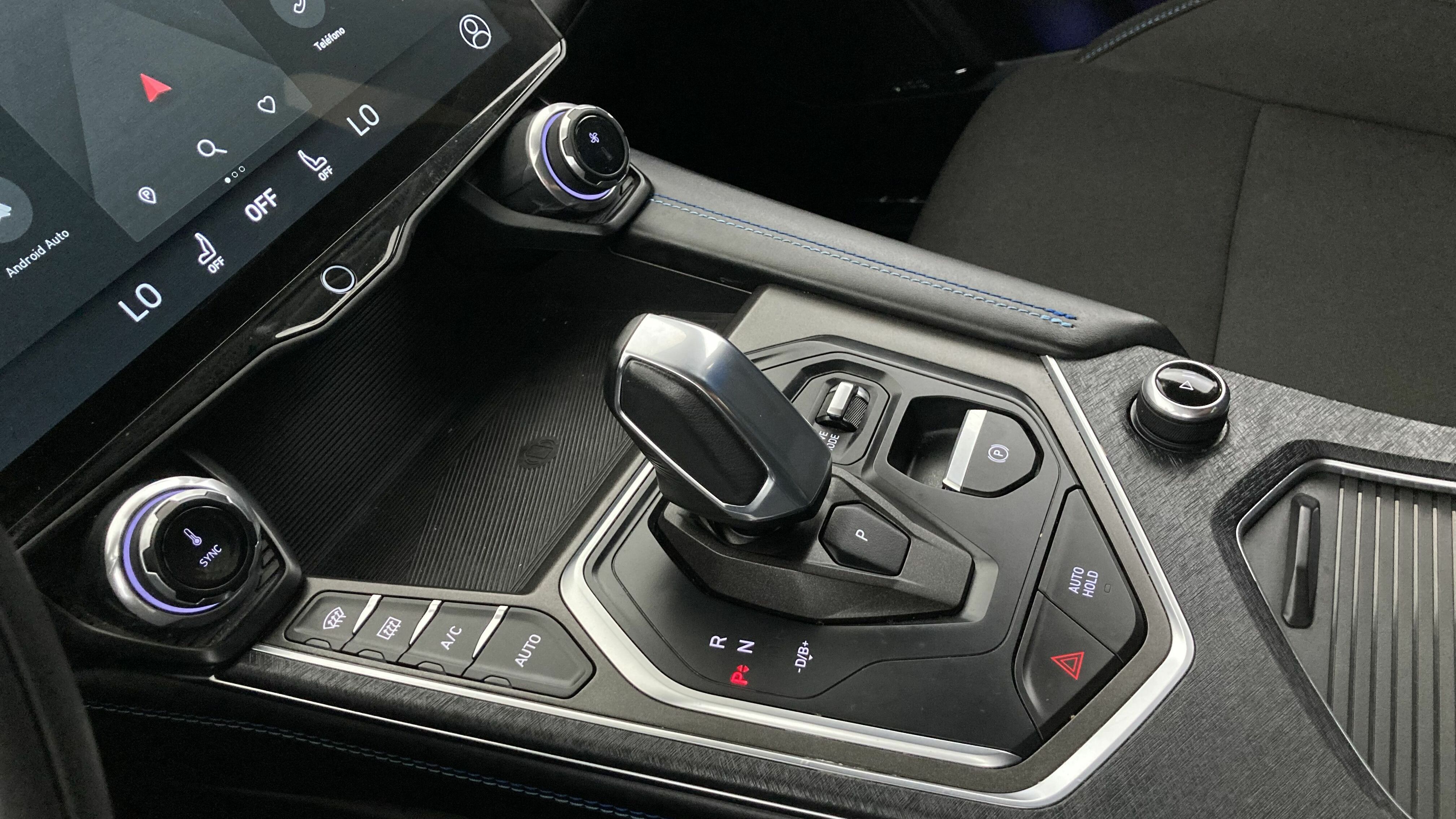 lynk&co 1 nv 1.5 PHEV 261 2022 black 15