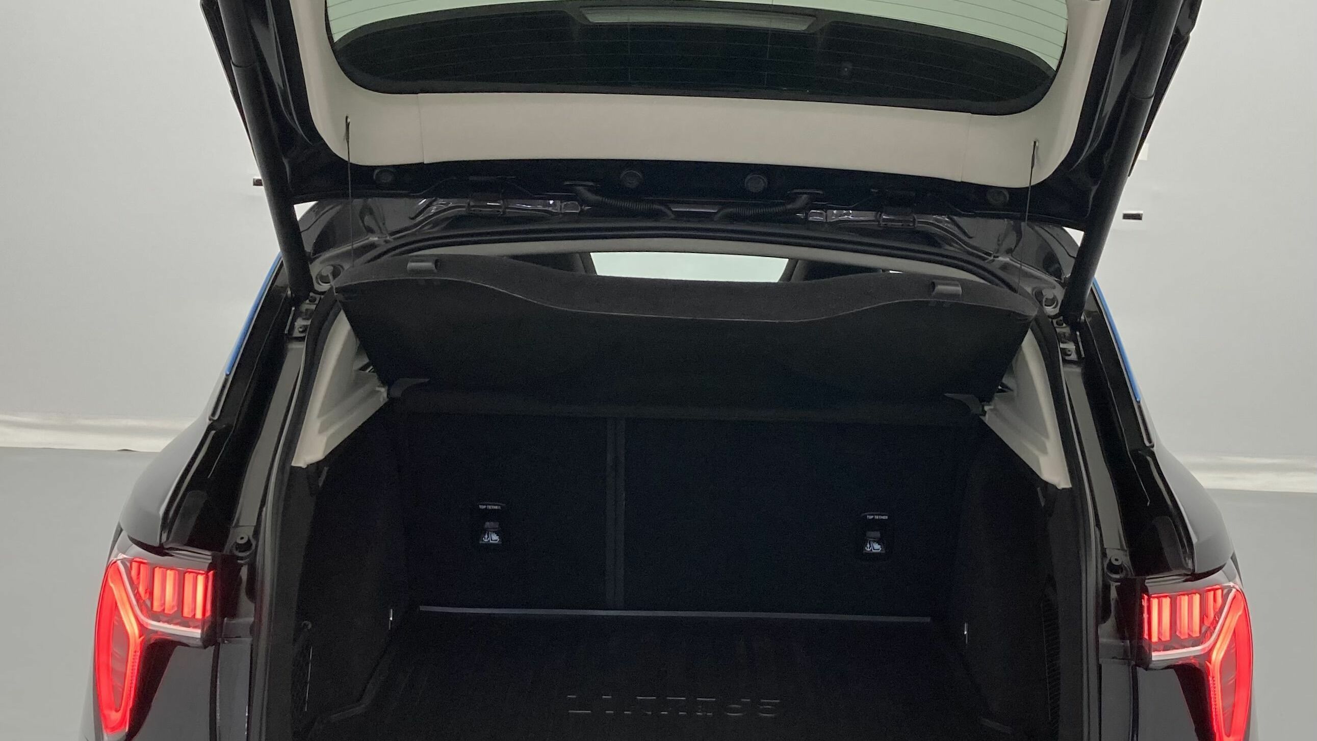 lynk&co 1 nv 1.5 PHEV 261 2022 black 19