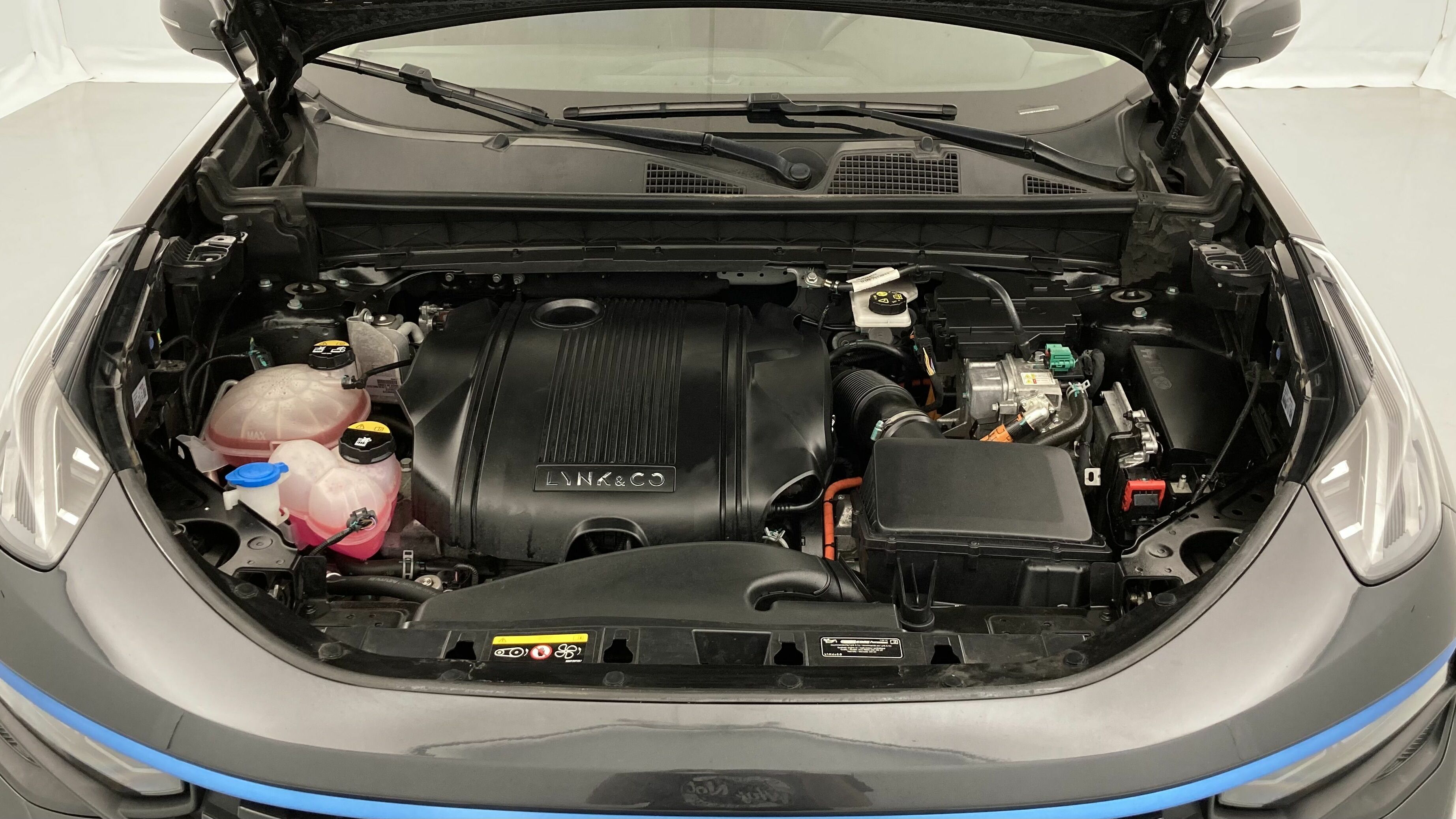 lynk&co 1 nv 1.5 PHEV 261 2022 black 20