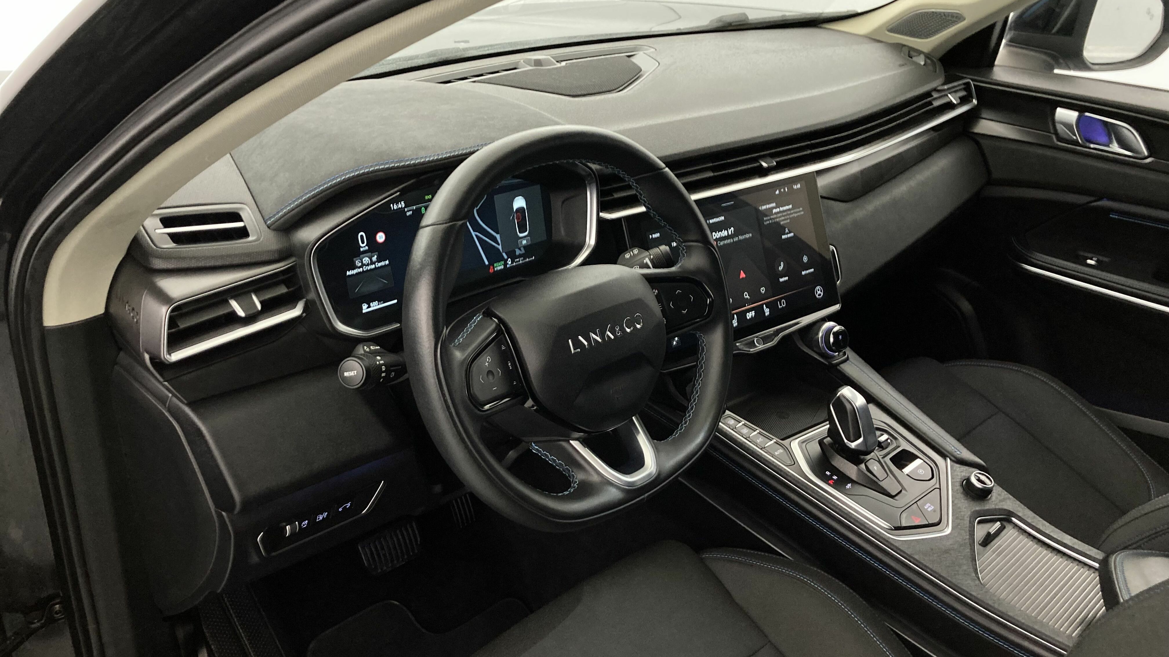 lynk&co 01 nv 1.5 PHEV 261 2022 black 16