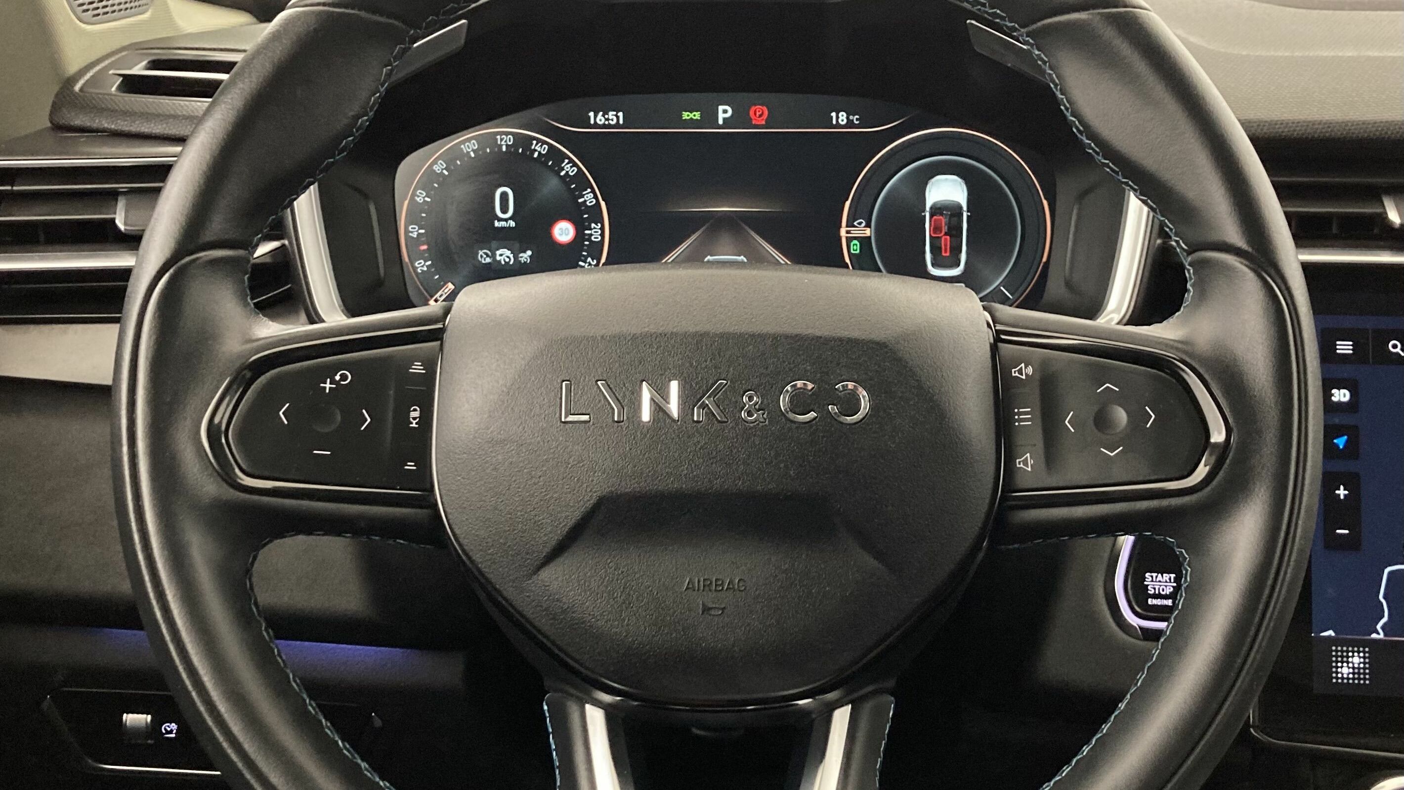 lynk&co 01 nv 1.5 PHEV 261 2022 black 18