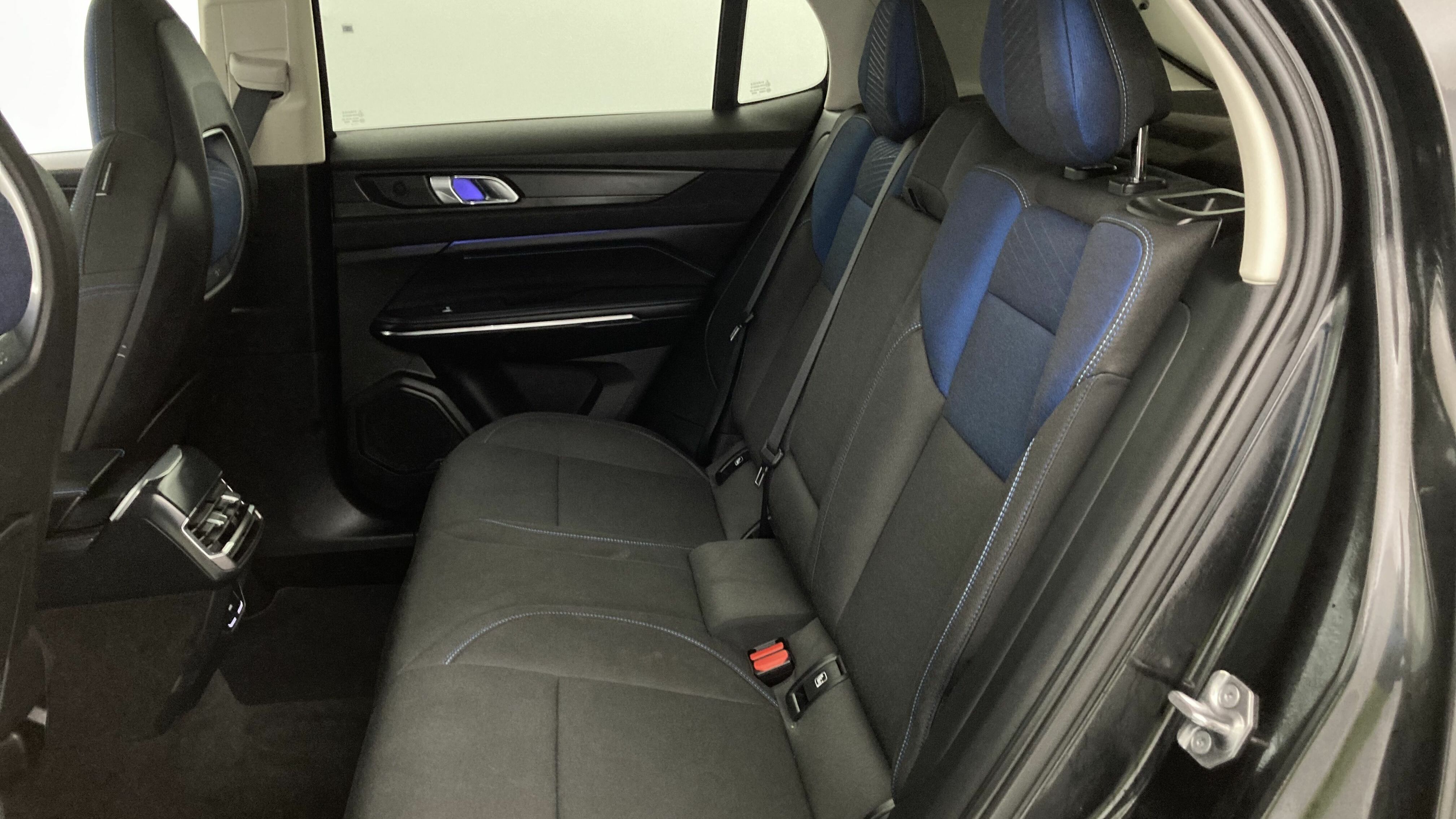 lynk&co 01 nv 1.5 PHEV 261 2022 black 22