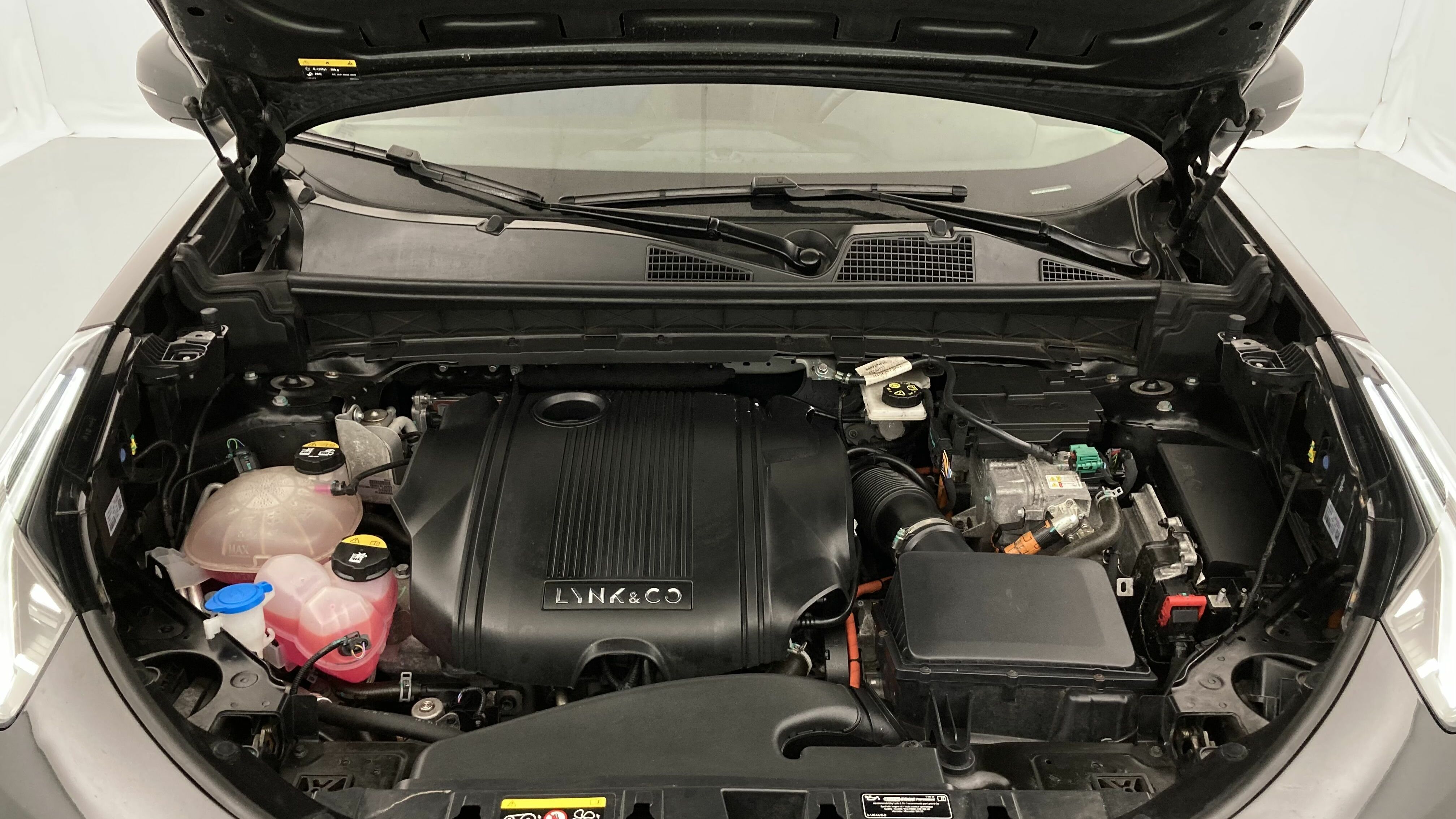 lynk&co 01 nv 1.5 PHEV 261 2022 black 26