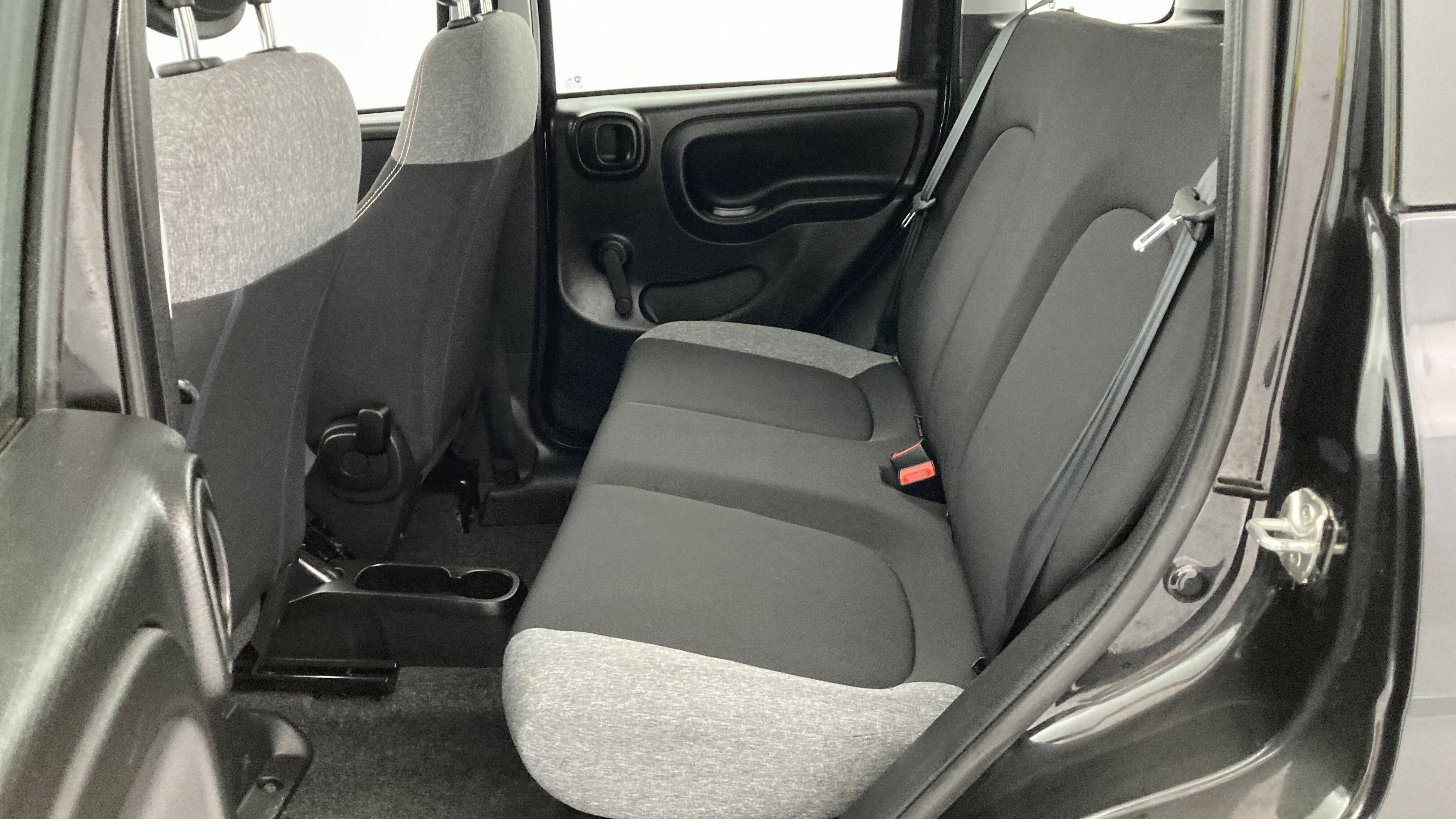 fiat panda cross city plus 1.0 HYBRID 70 MHEV 2023 cinema schwarz 22