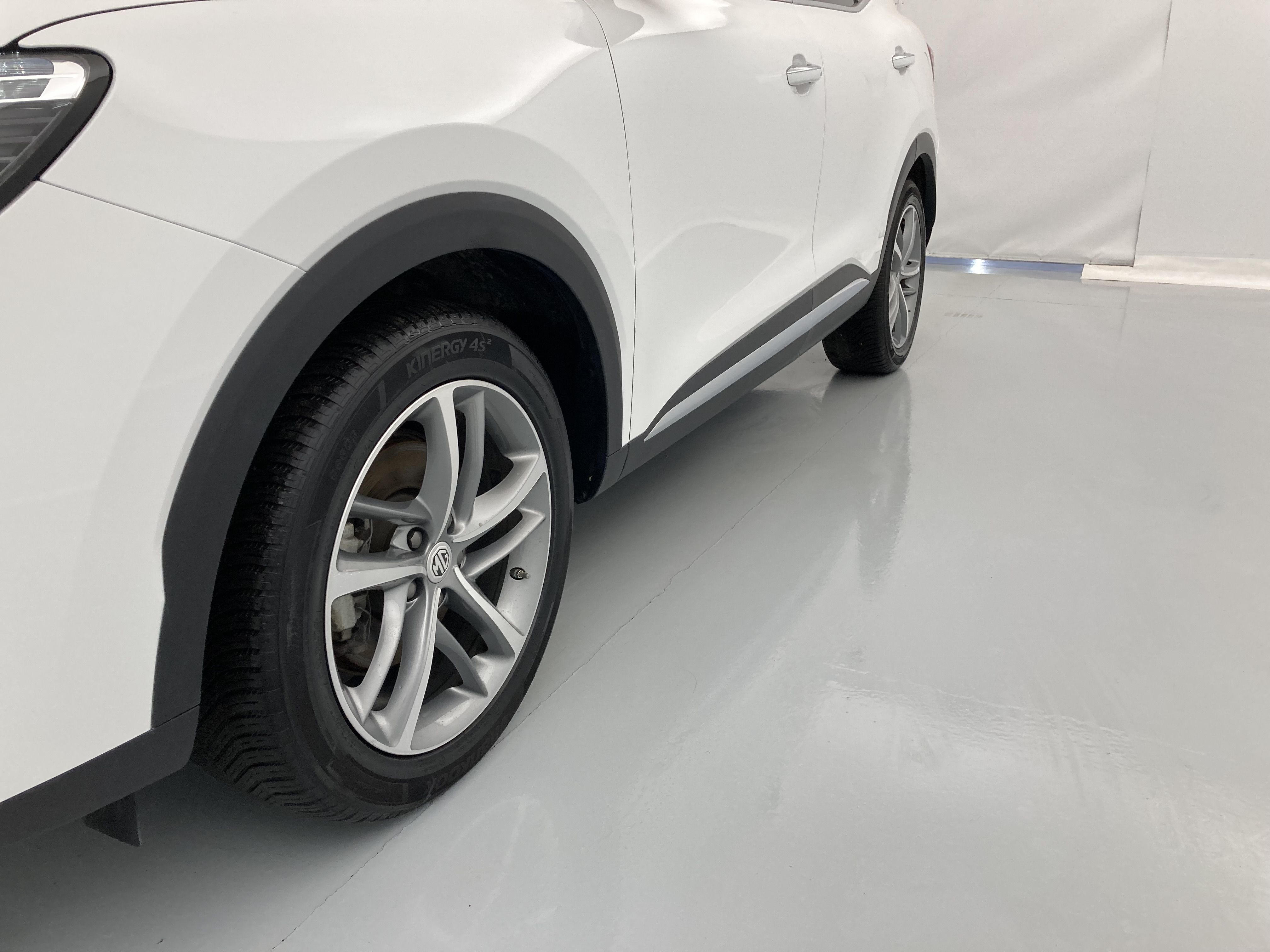 mg hs luxury 1.5 T-GDI 162 AT 2023 dover white - wsb 29