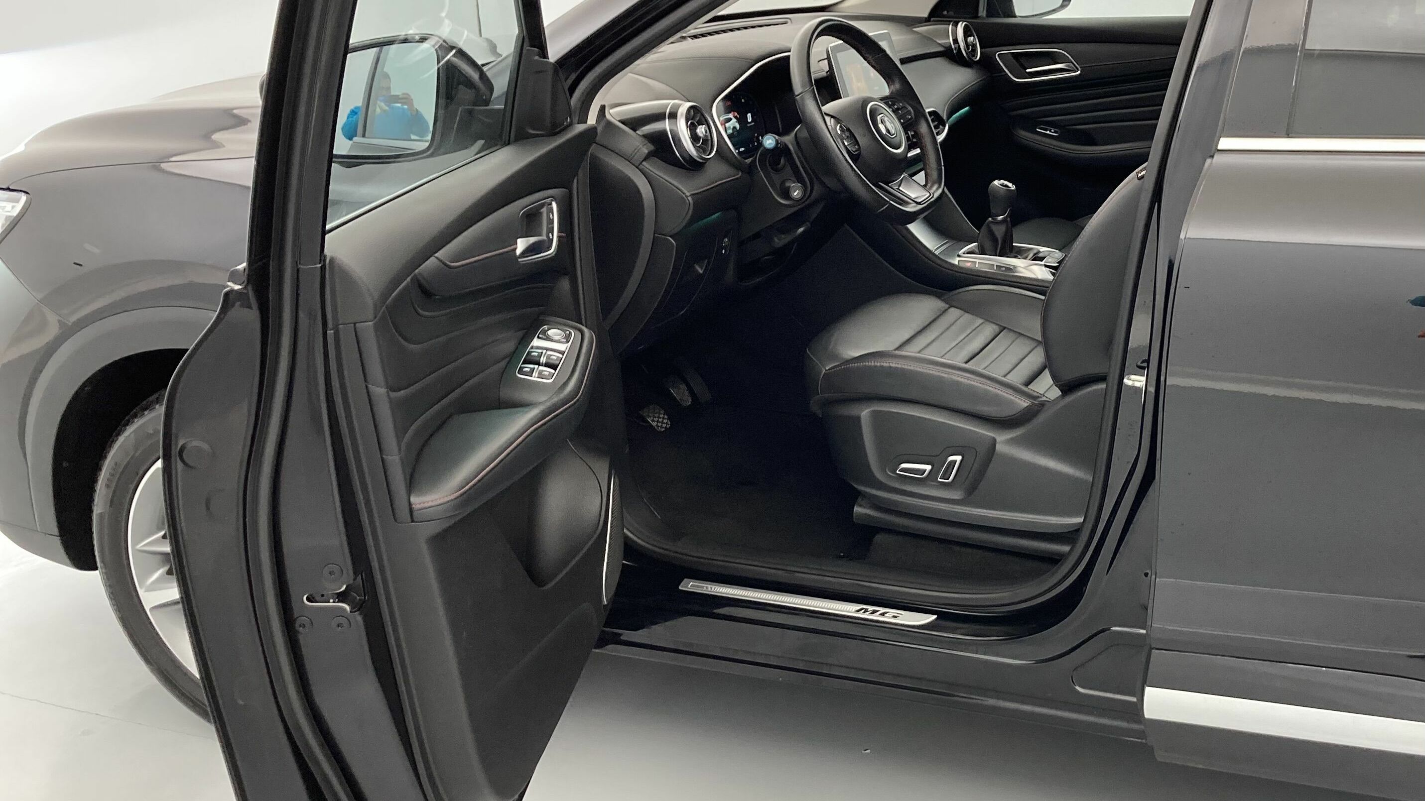 mg hs luxury 1.5 T-GDI 162 2023 pebble black 10