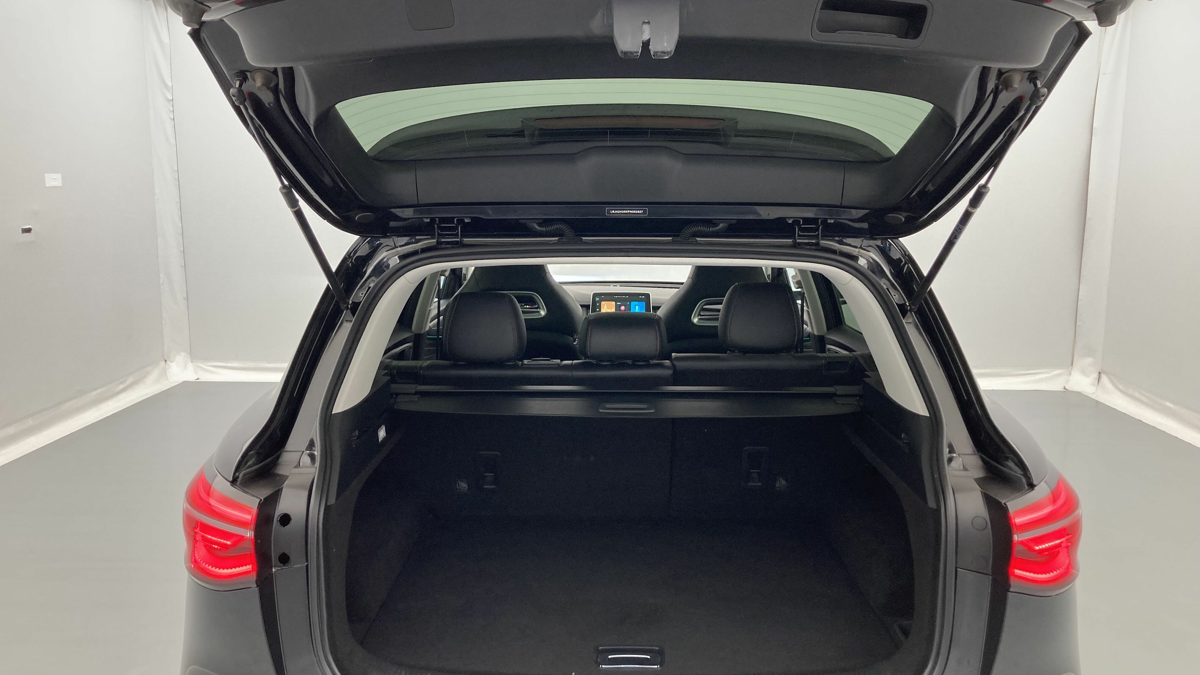 mg hs luxury 1.5 T-GDI 162 2023 pebble black 21