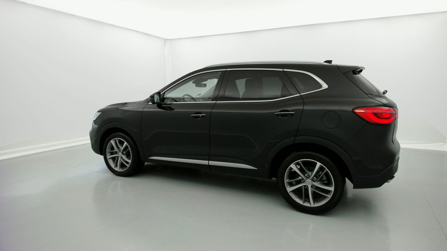 mg hs luxury 1.5 T-GDI 162 2023 pebble black 4