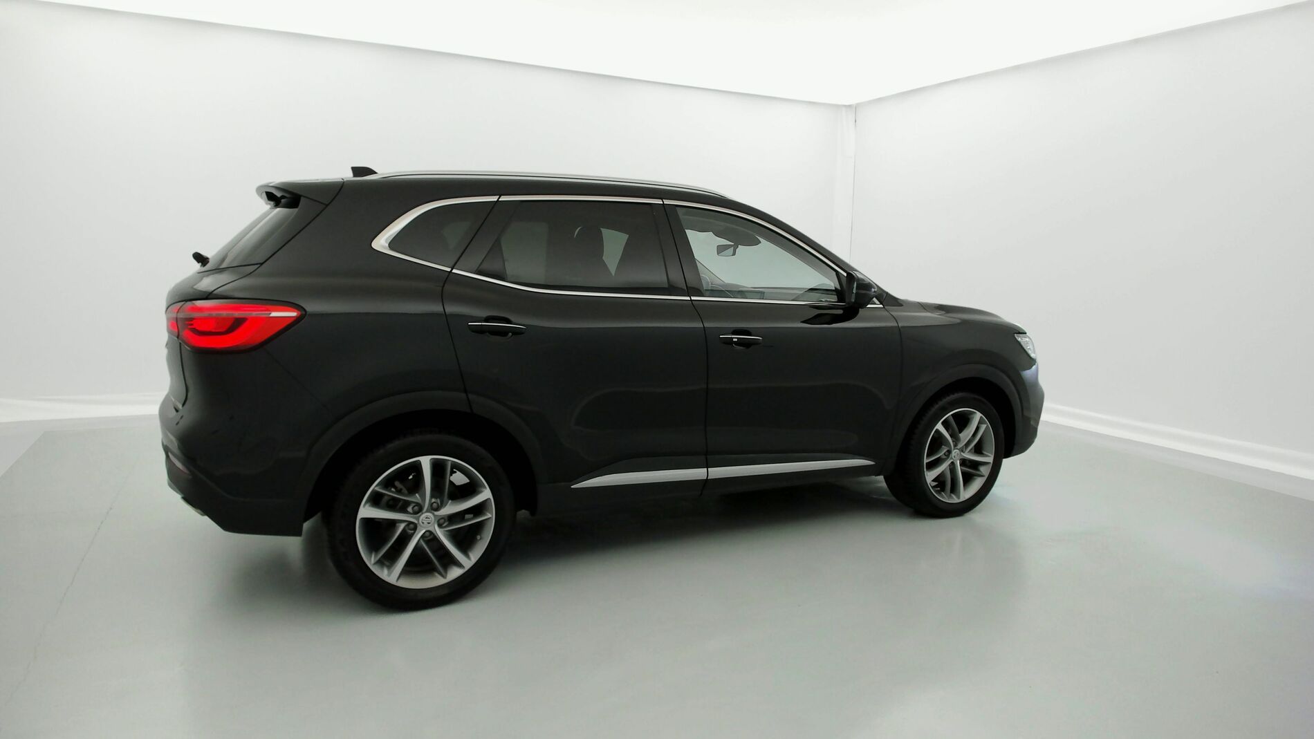 mg hs luxury 1.5 T-GDI 162 2023 pebble black 9