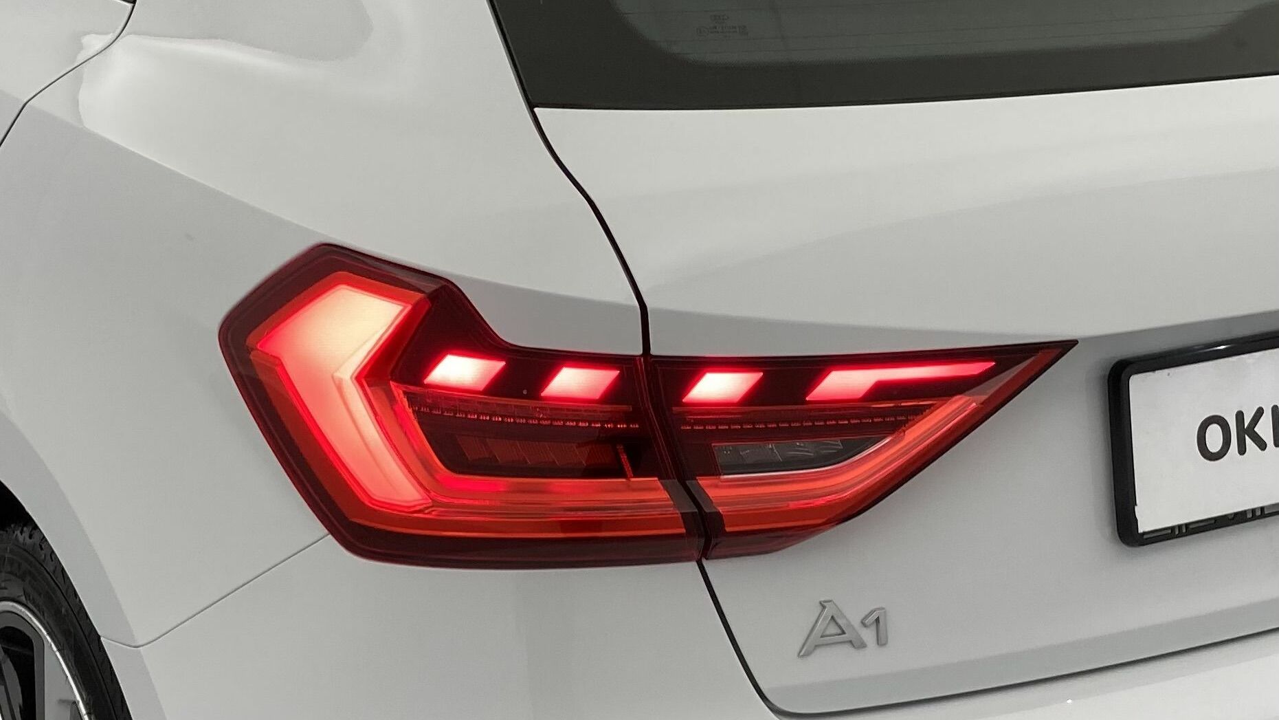 audi a1 sportback s line 25 TFSI 95 STRONIC 2023 gletscherweiß met. 30