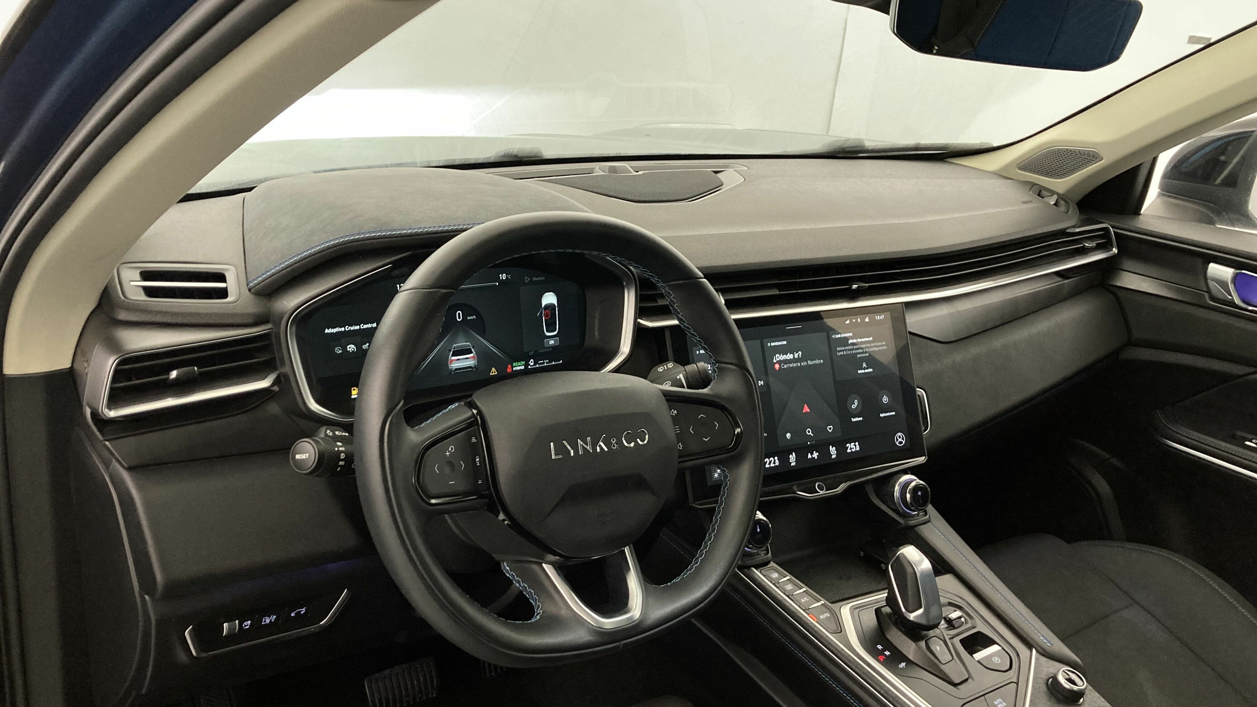 lynk&co 01 nv 1.5 PHEV 261 2022 blue 14