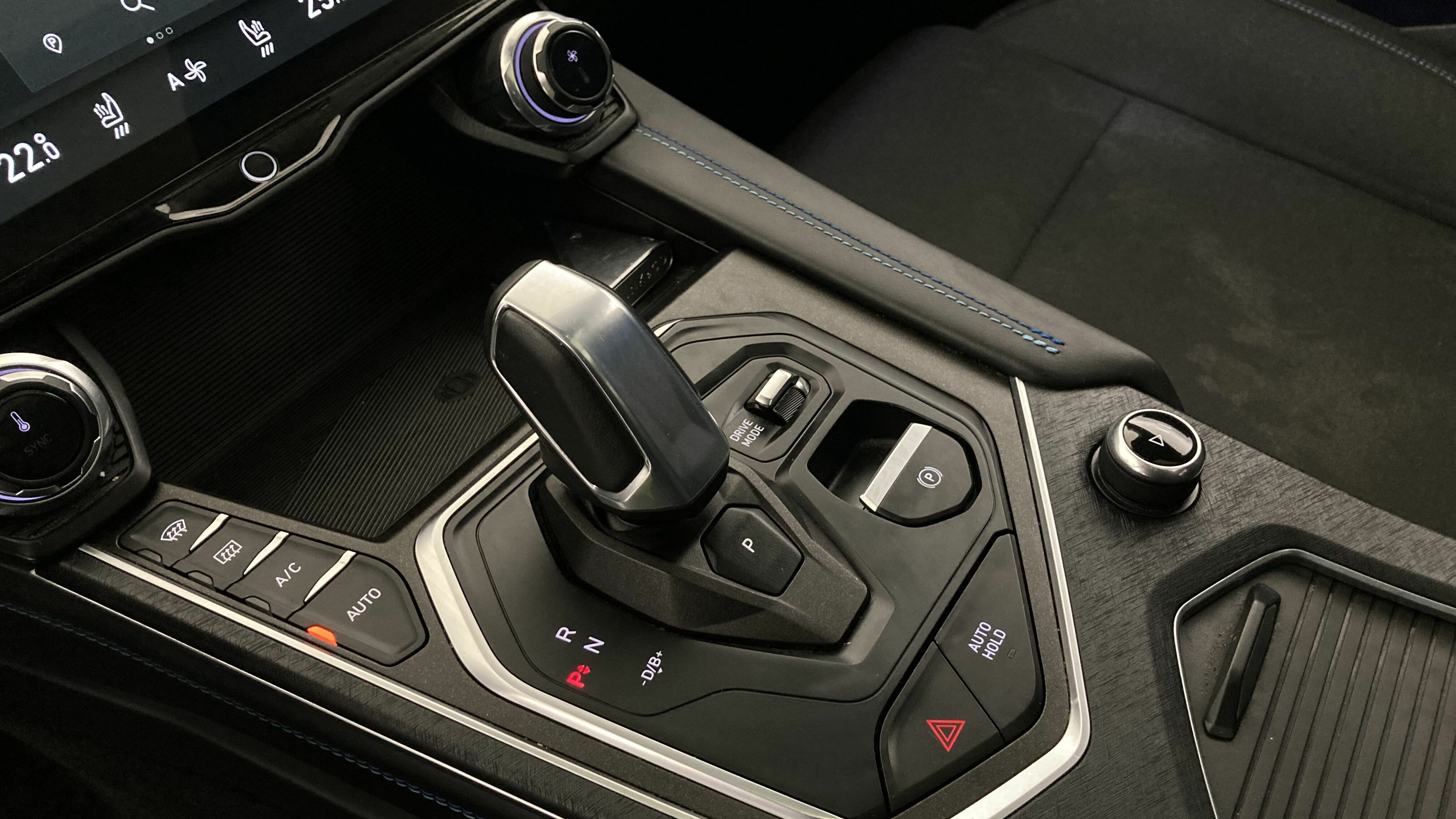 lynk&co 01 nv 1.5 PHEV 261 2022 blue 19