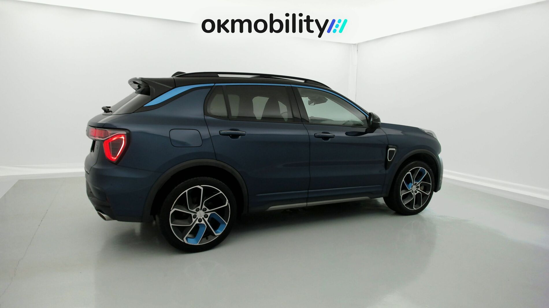 lynk&co 01 nv 1.5 PHEV 261 2022 blue 11