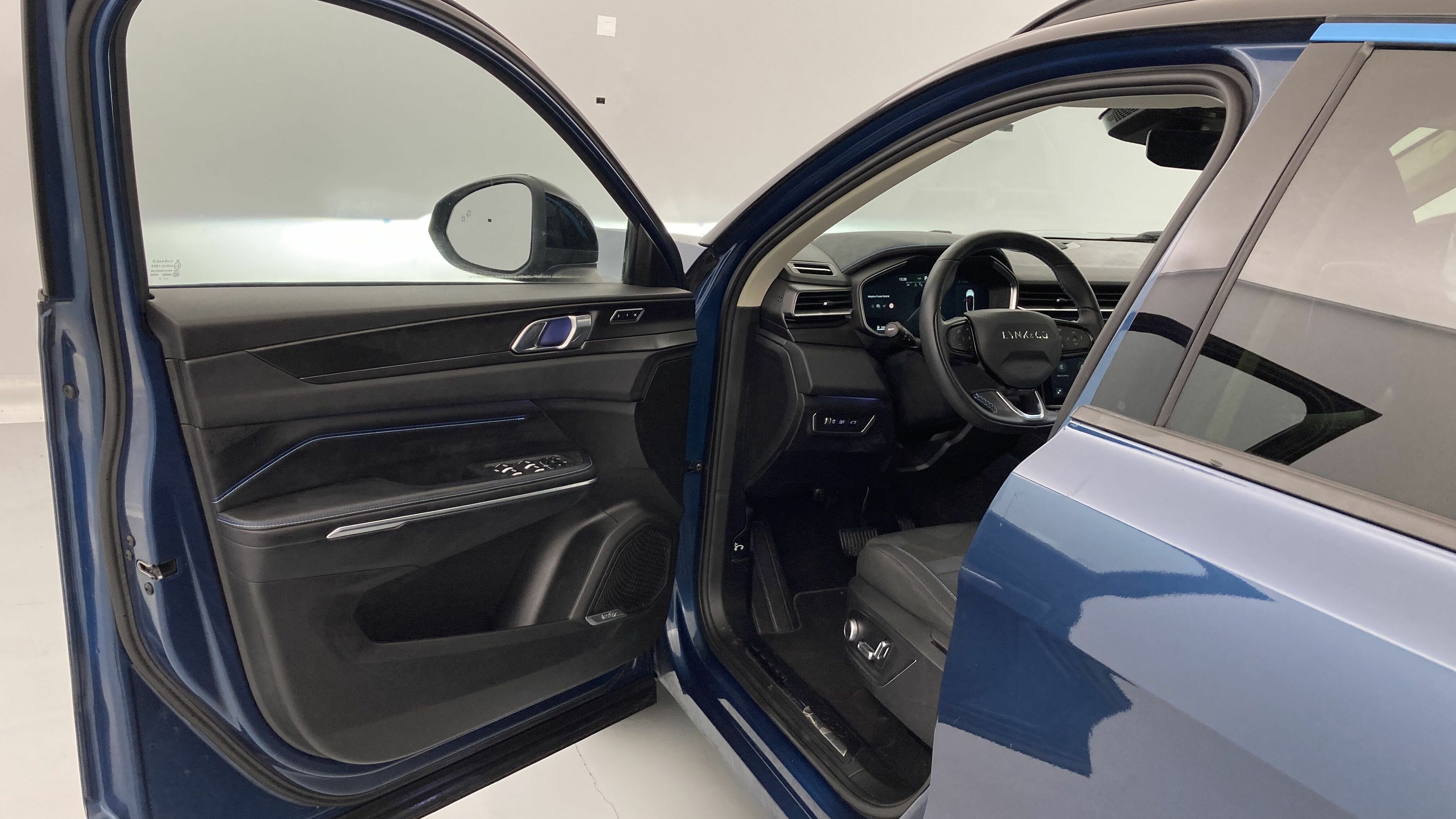 lynk&co 1 nv 1.5 PHEV 261 2022 blue 12