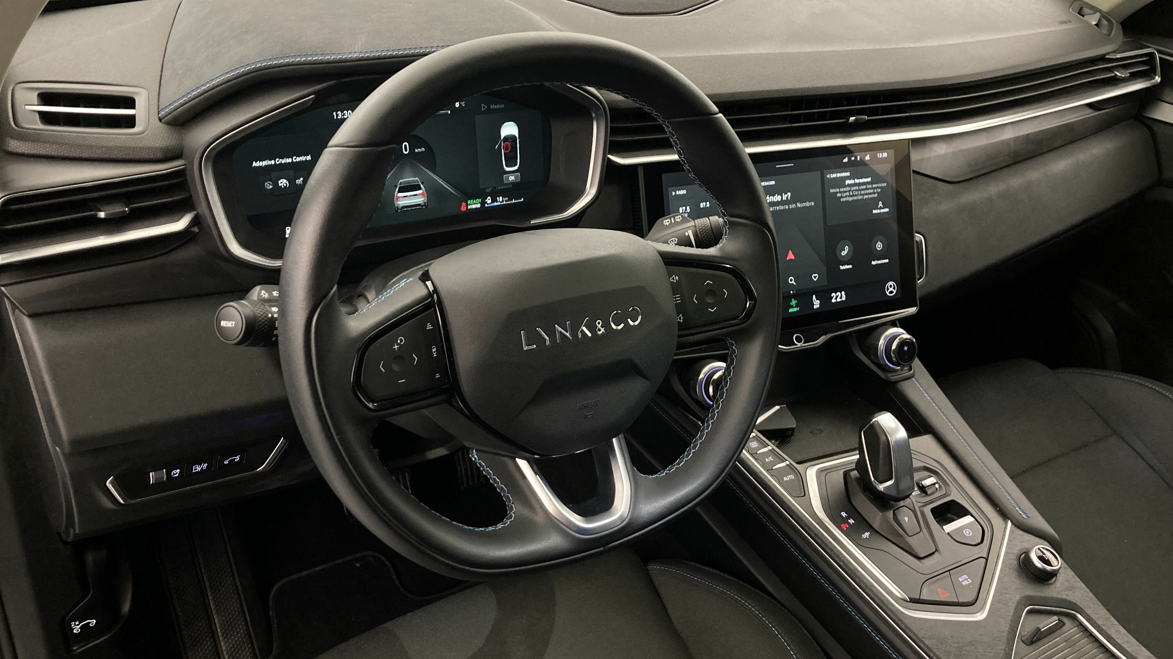 lynk&co 1 nv 1.5 PHEV 261 2022 blue 14