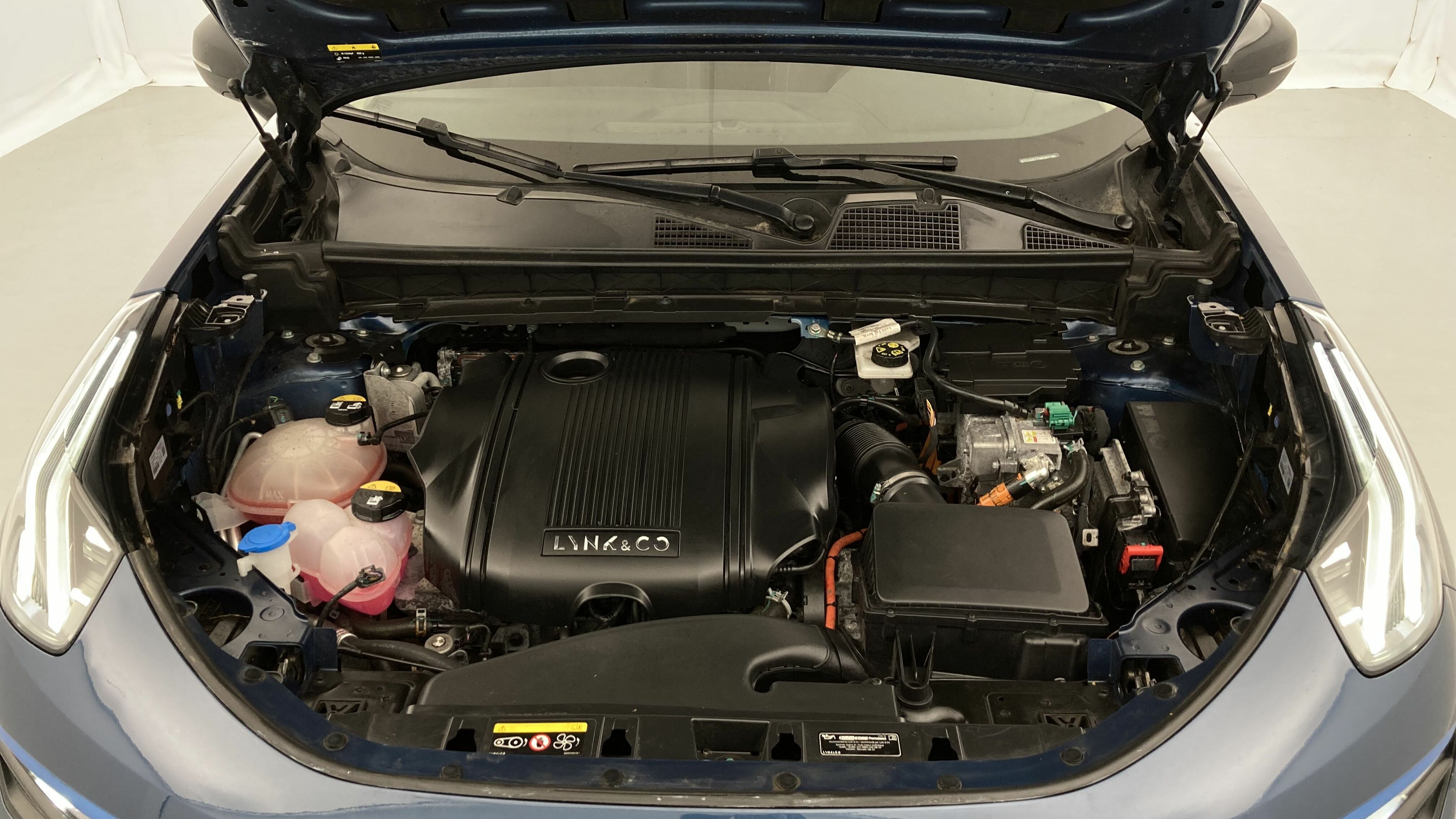 lynk&co 1 nv 1.5 PHEV 261 2022 blue 24