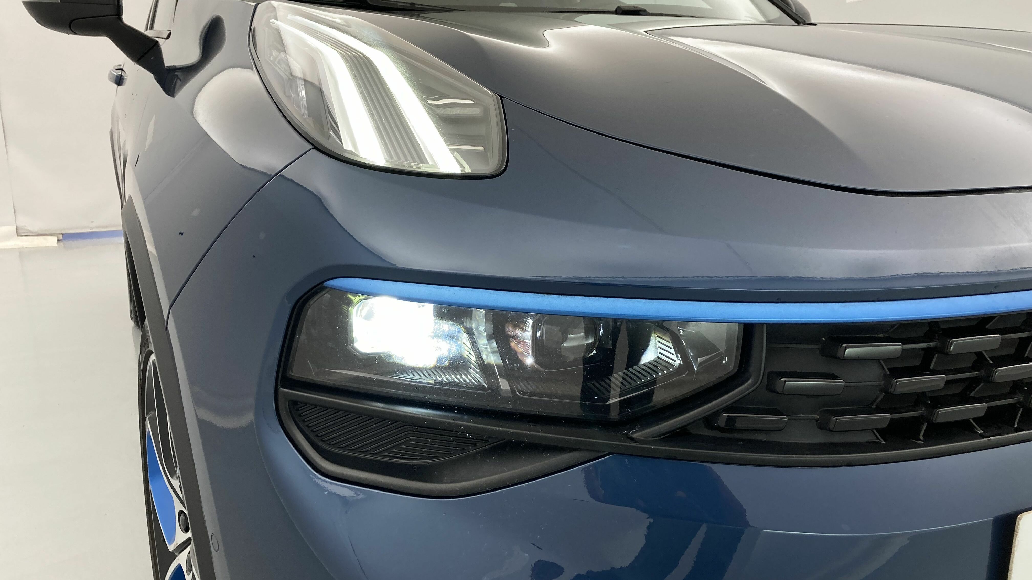 lynk&co 1 nv 1.5 PHEV 261 2022 blue 28