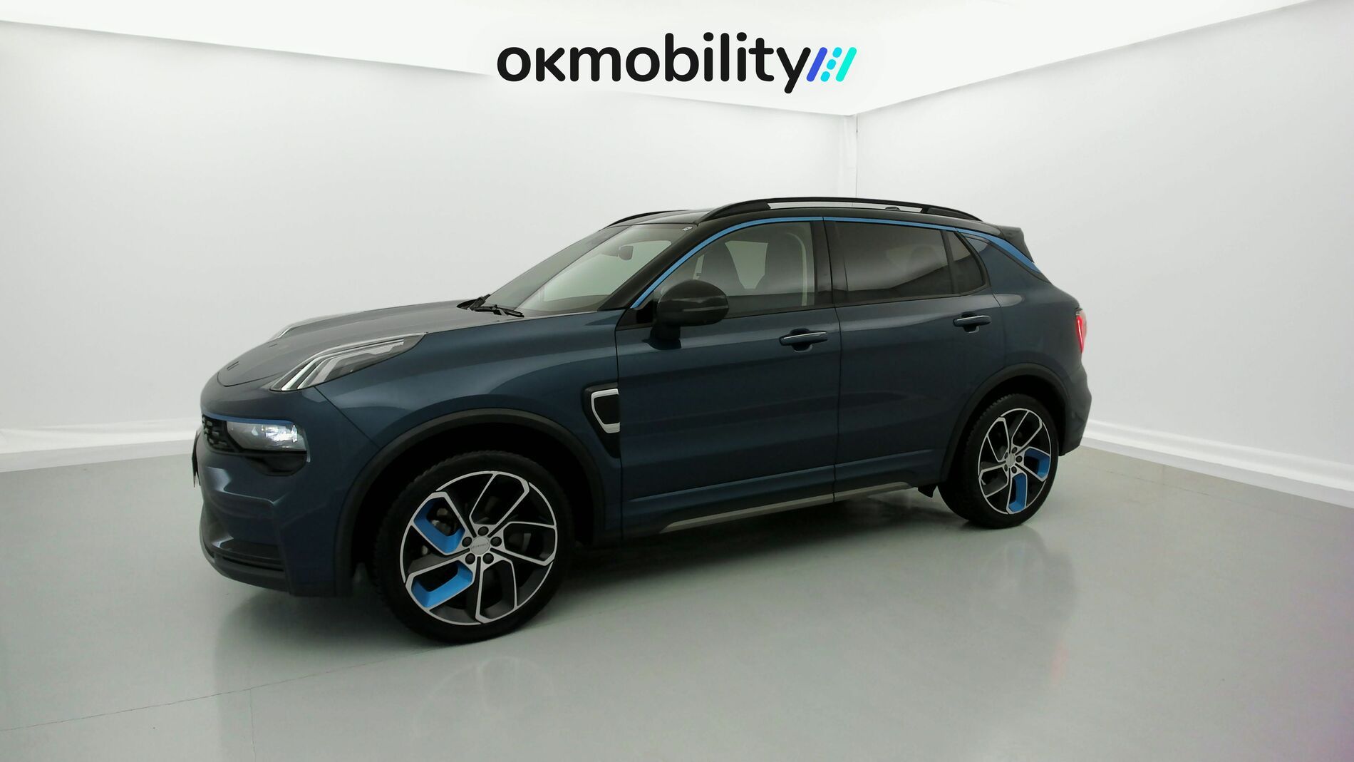 lynk&co 1 nv 1.5 PHEV 261 2022 blue 4