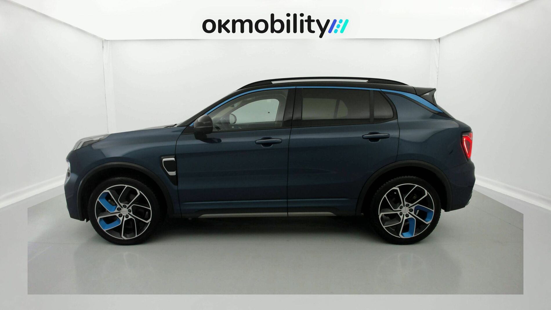 lynk&co 1 nv 1.5 PHEV 261 2022 blue 5