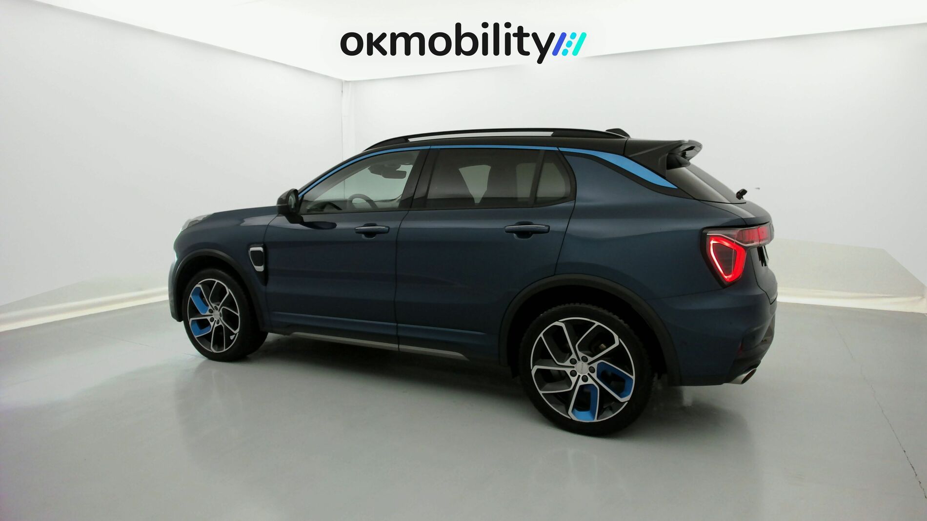 lynk&co 1 nv 1.5 PHEV 261 2022 blue 7