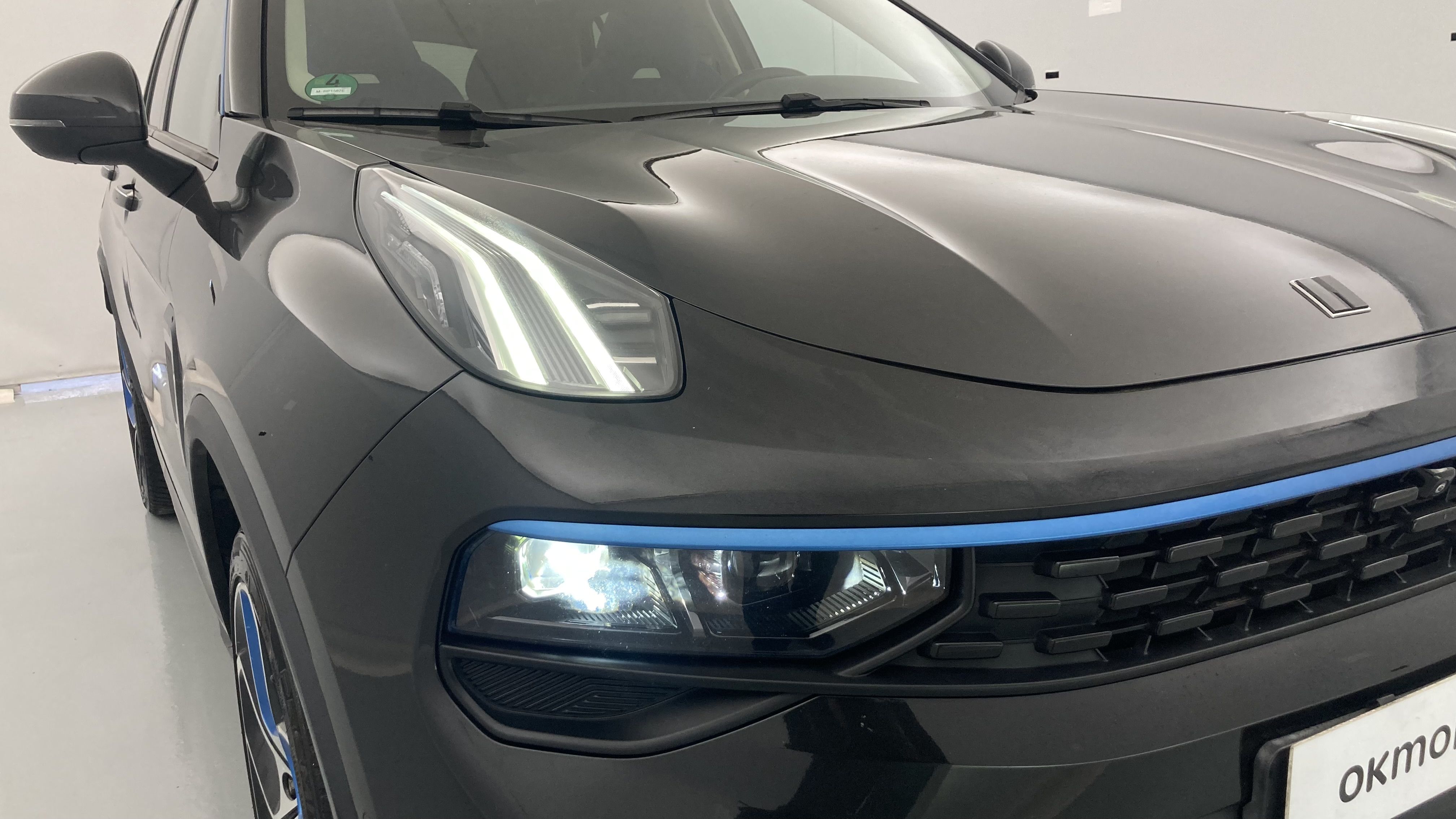 lynk&co 1 nv 1.5 PHEV 261 2022 black 14