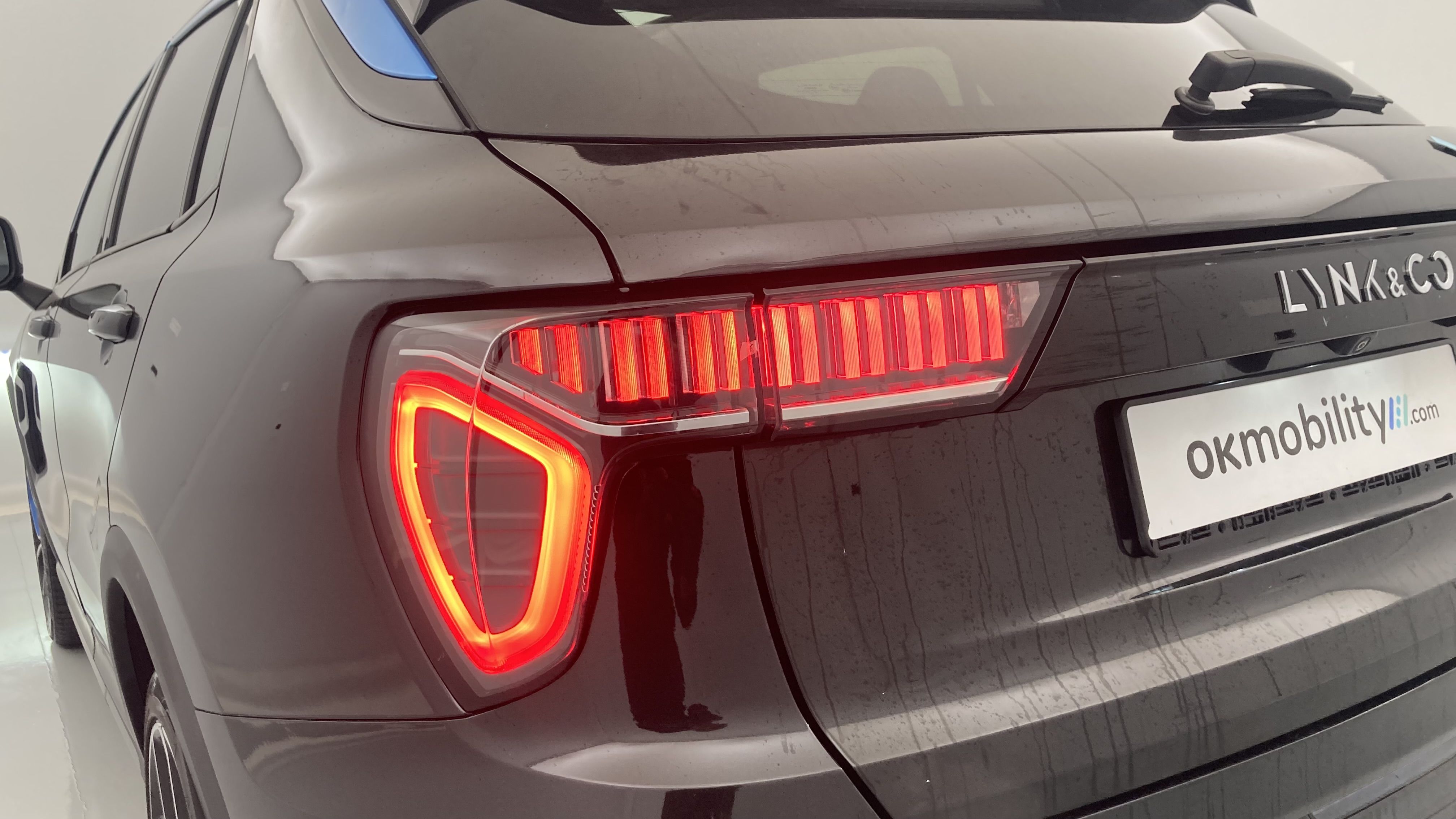 lynk&co 1 nv 1.5 PHEV 261 2022 black 15