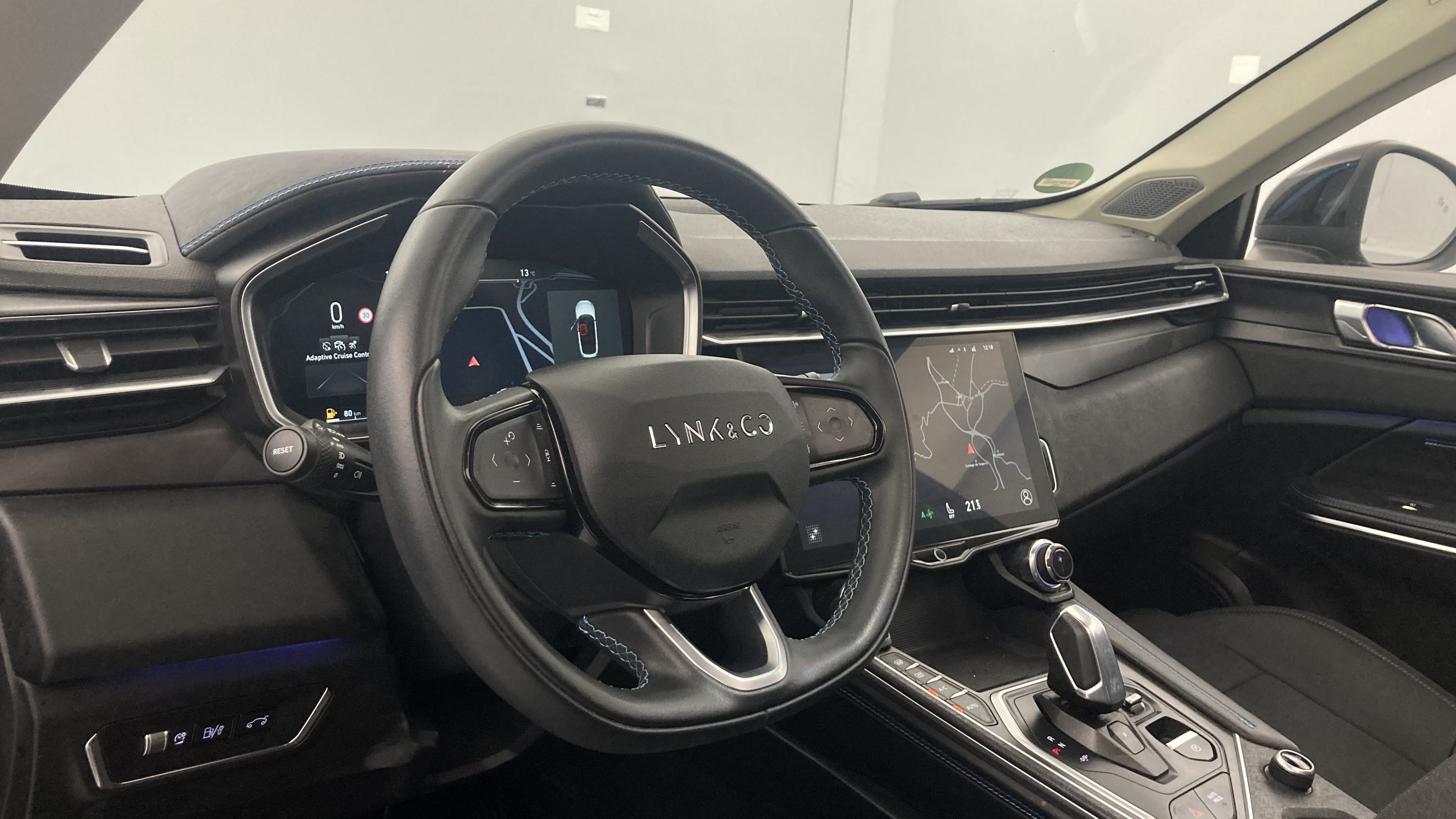 lynk&co 1 nv 1.5 PHEV 261 2022 black 18