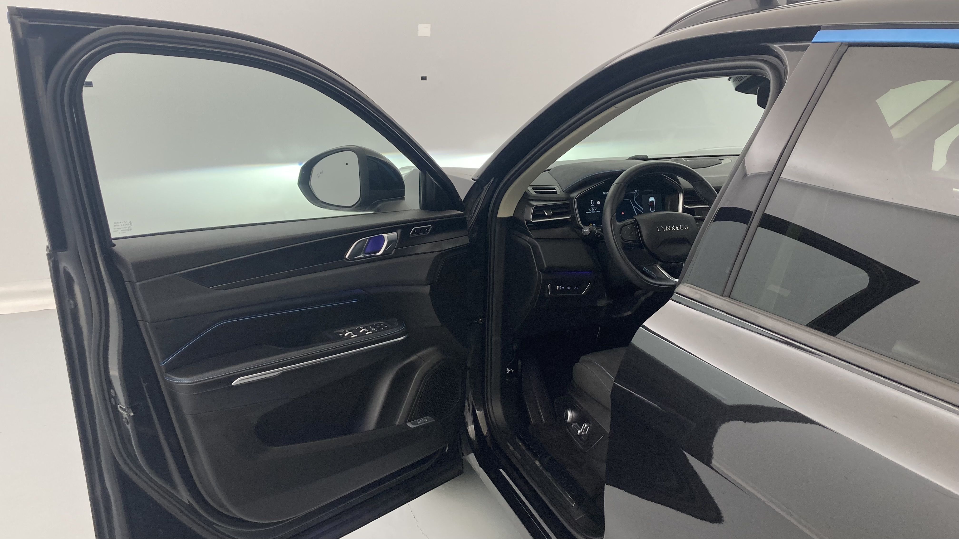 lynk&co 1 nv 1.5 PHEV 261 2022 black 19