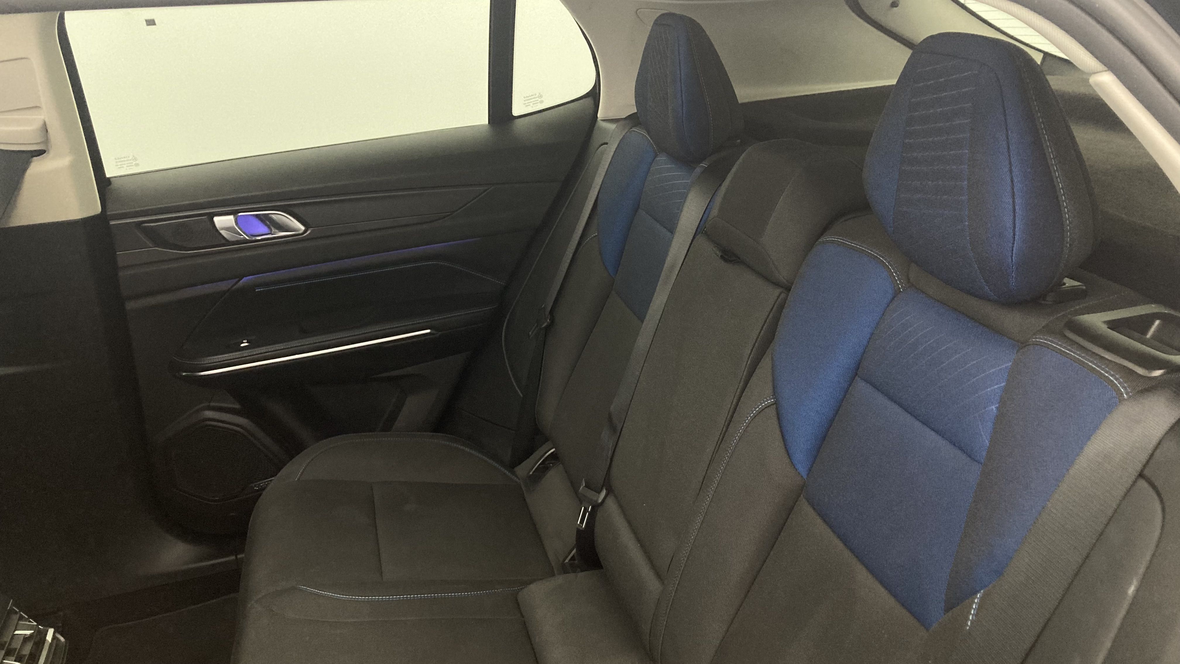 lynk&co 1 nv 1.5 PHEV 261 2022 black 21